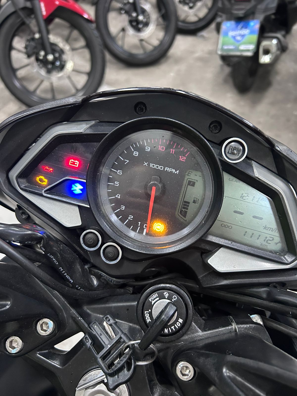 BAJAJ DOMINAR 160