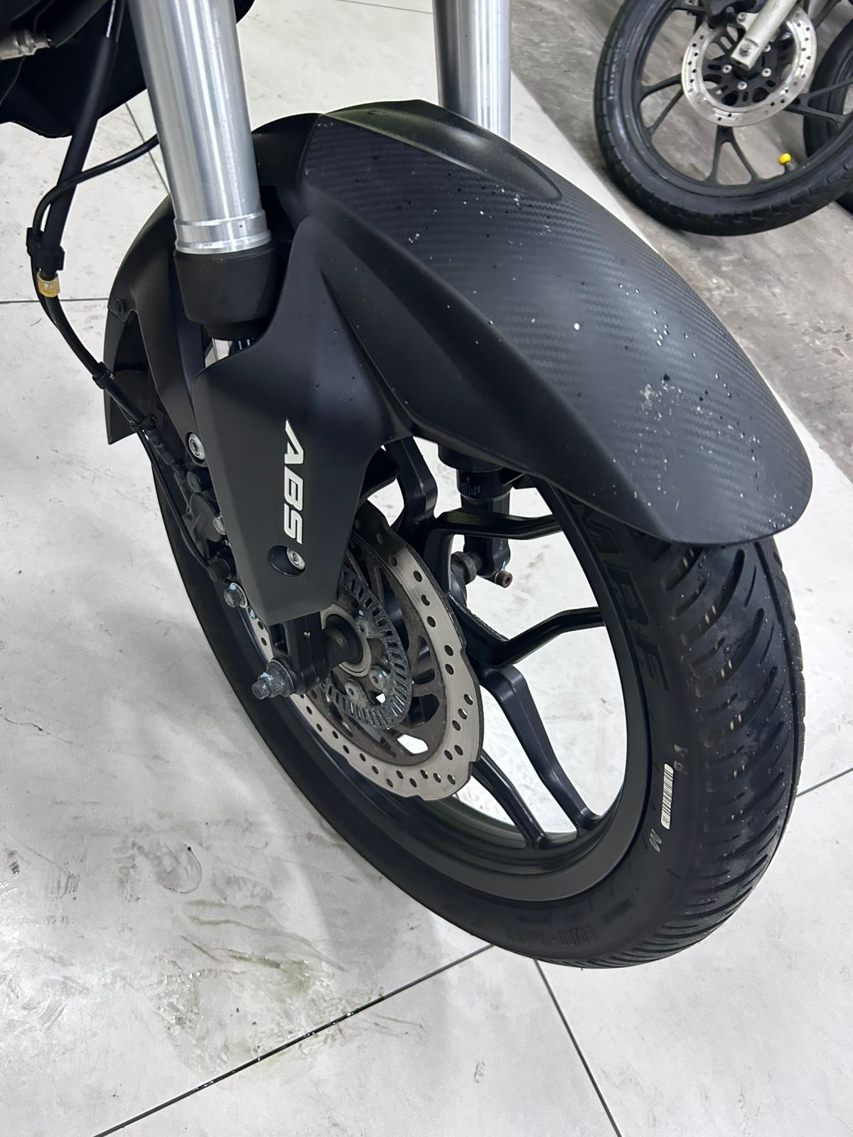 BAJAJ DOMINAR 160