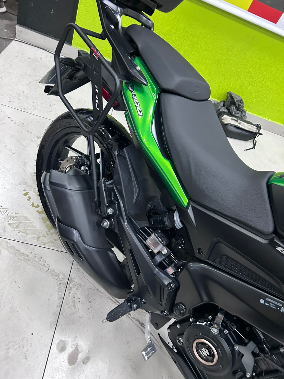 BAJAJ DOMINAR 400