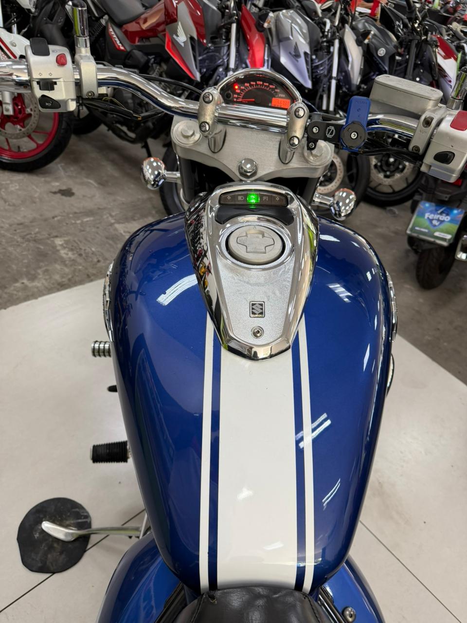 SUZUKI BOULEVARD M800