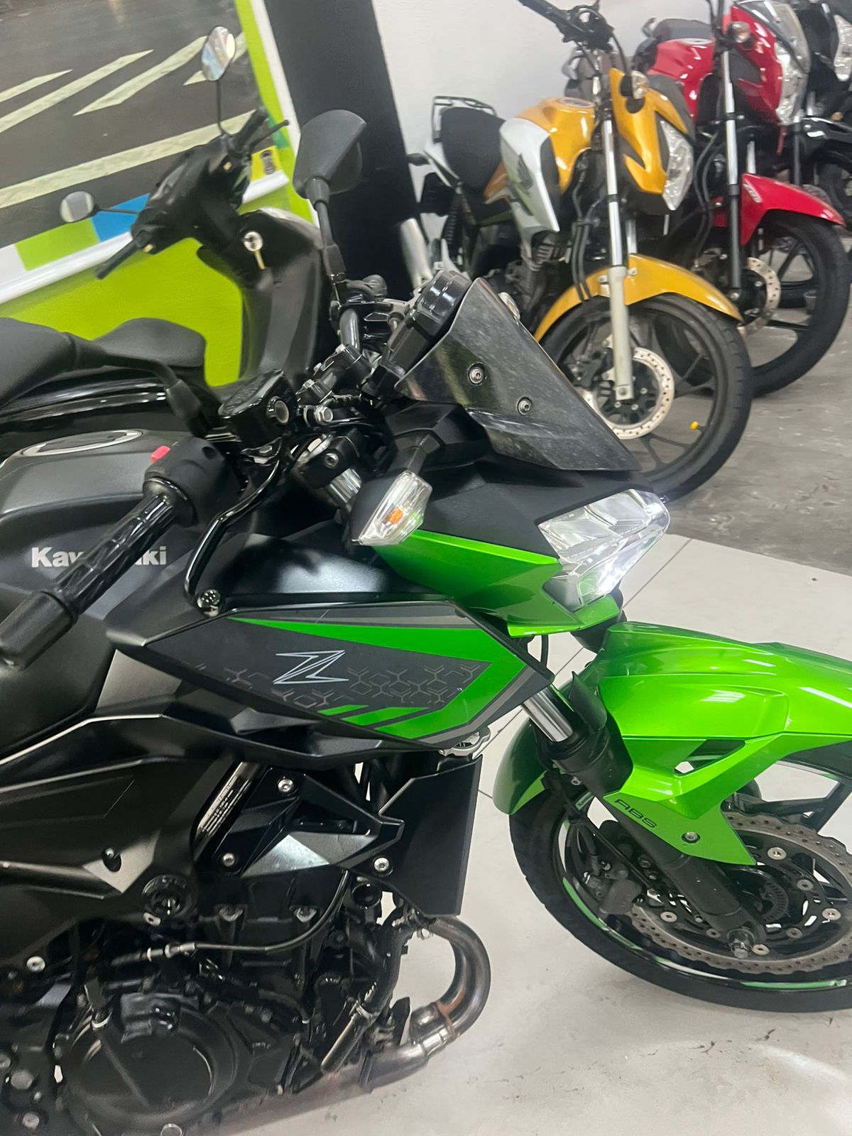 KAWASAKI Z400