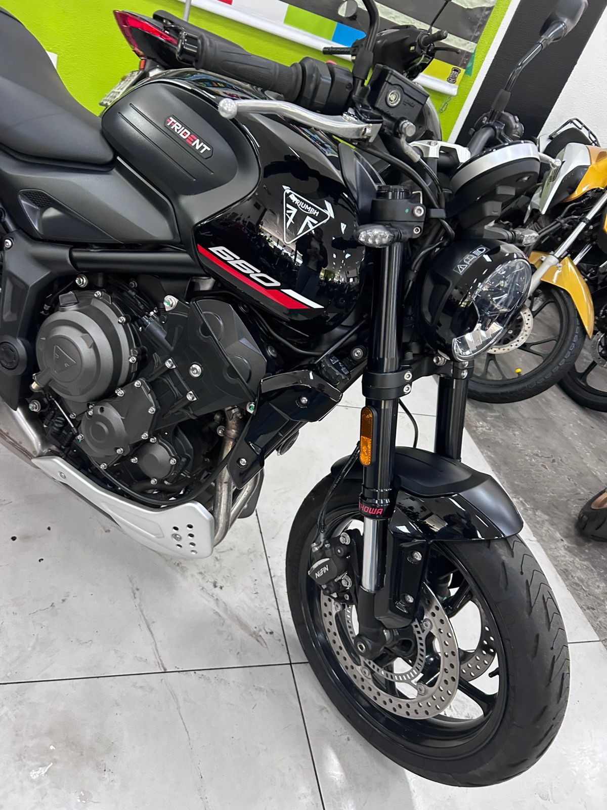 TRIUMPH TRIDENT 660