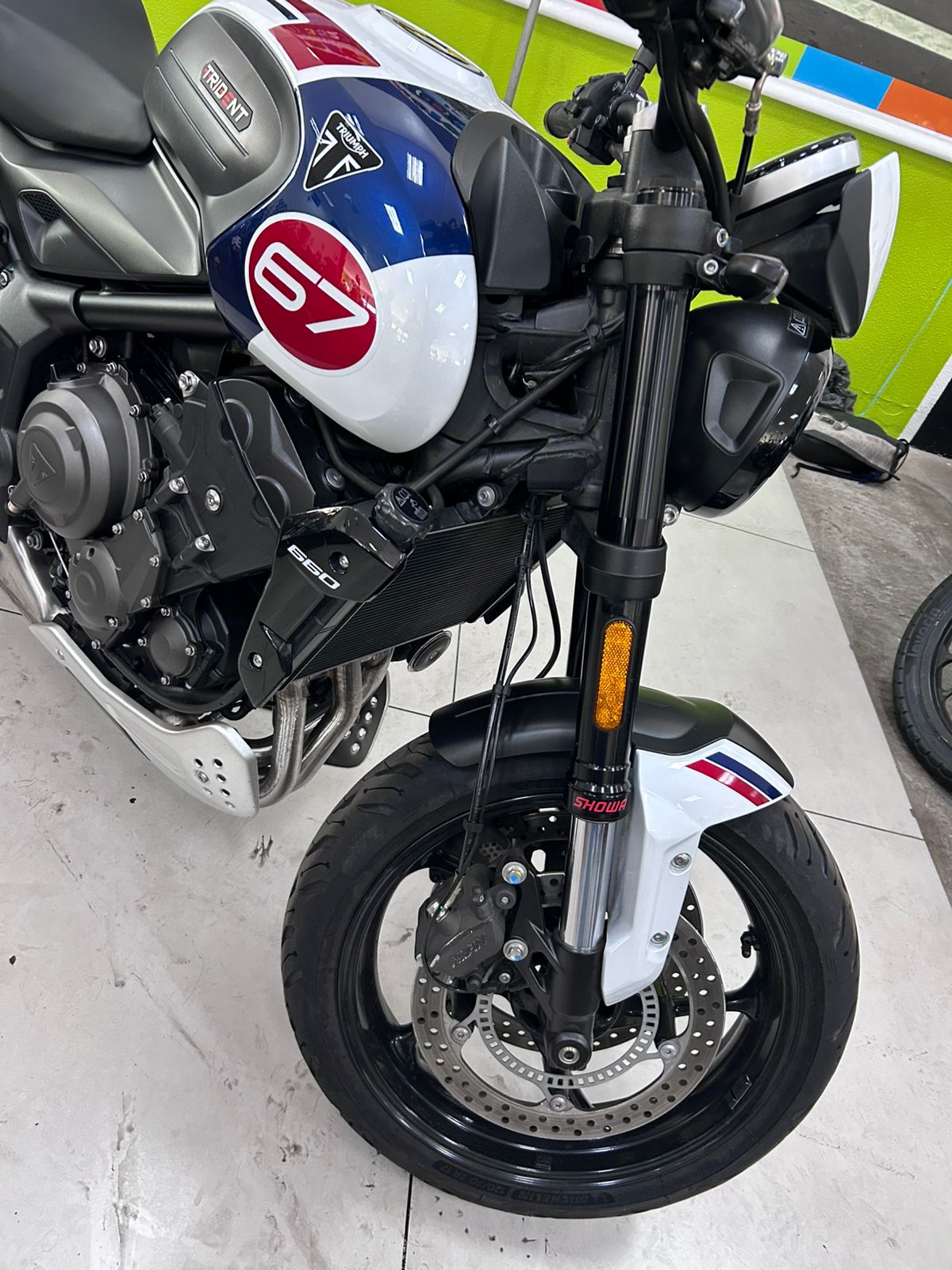 TRIUMPH TRIDENT 660