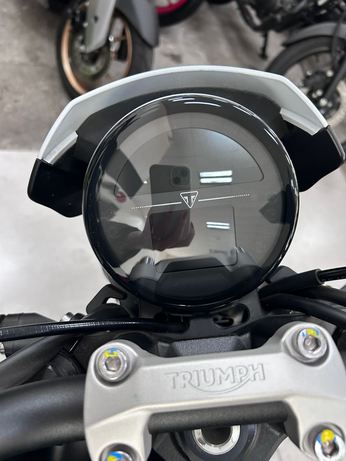 TRIUMPH TRIDENT 660