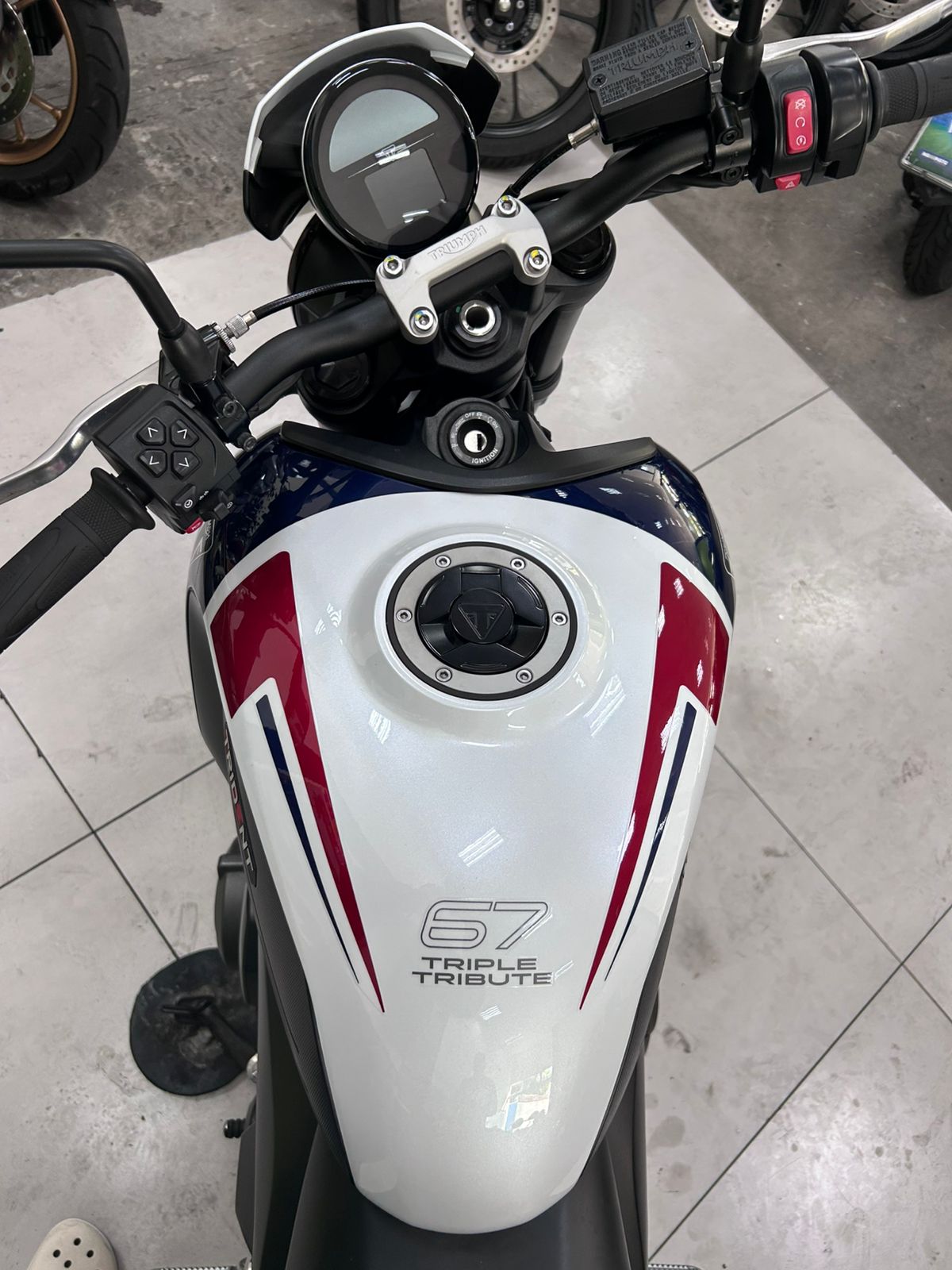 TRIUMPH TRIDENT 660