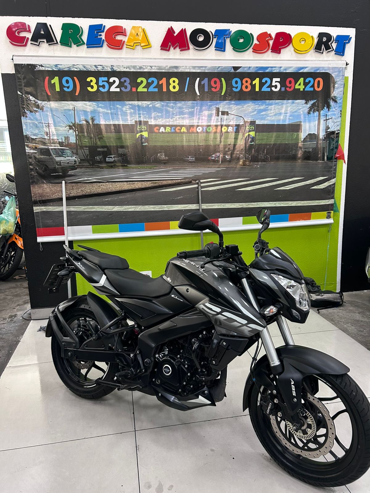 BAJAJ DOMINAR 200