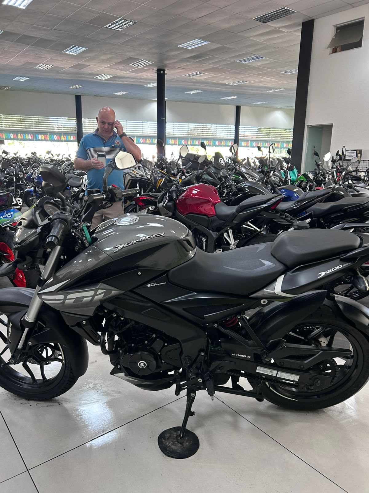 BAJAJ DOMINAR 200