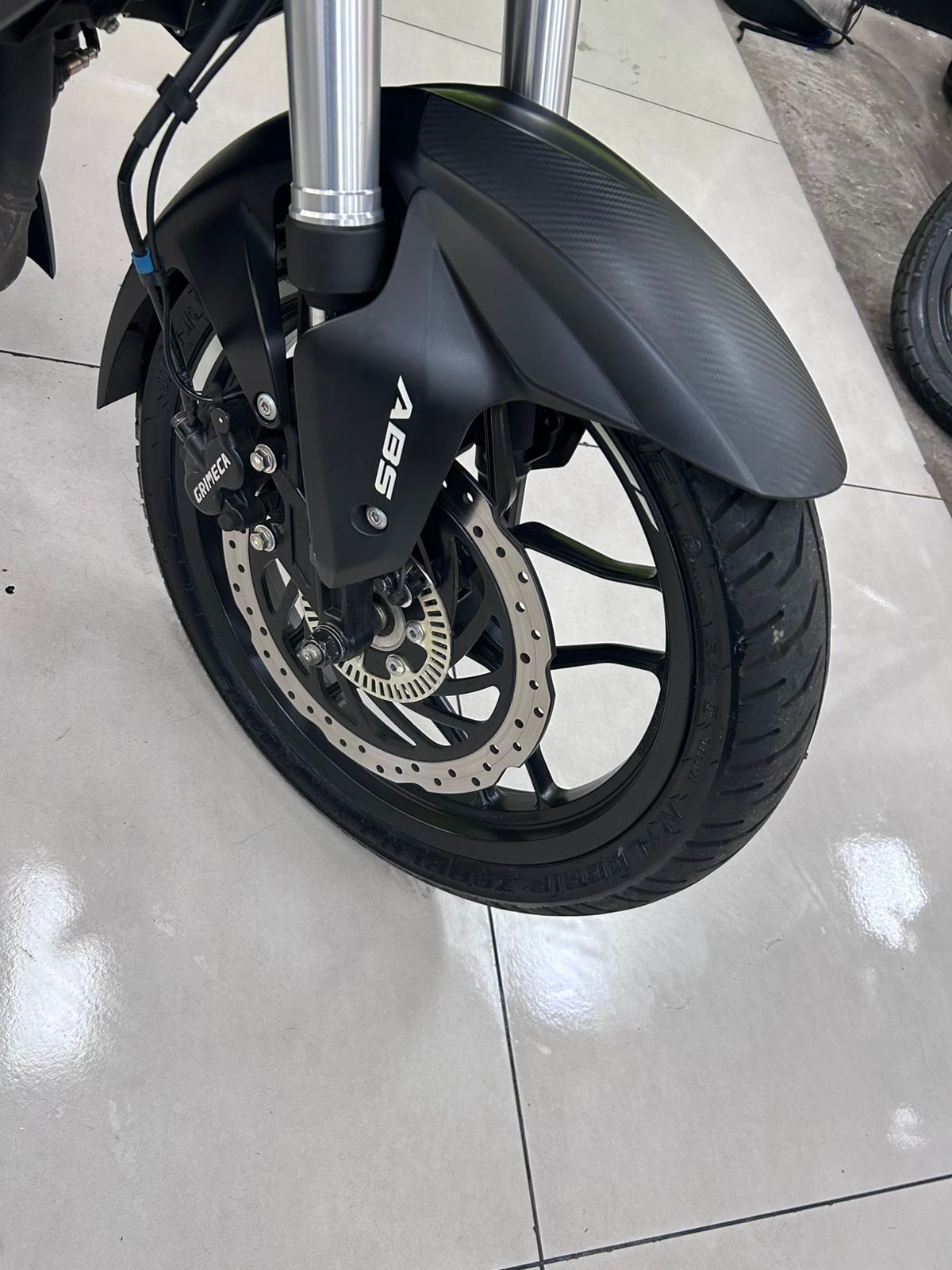 BAJAJ DOMINAR 200
