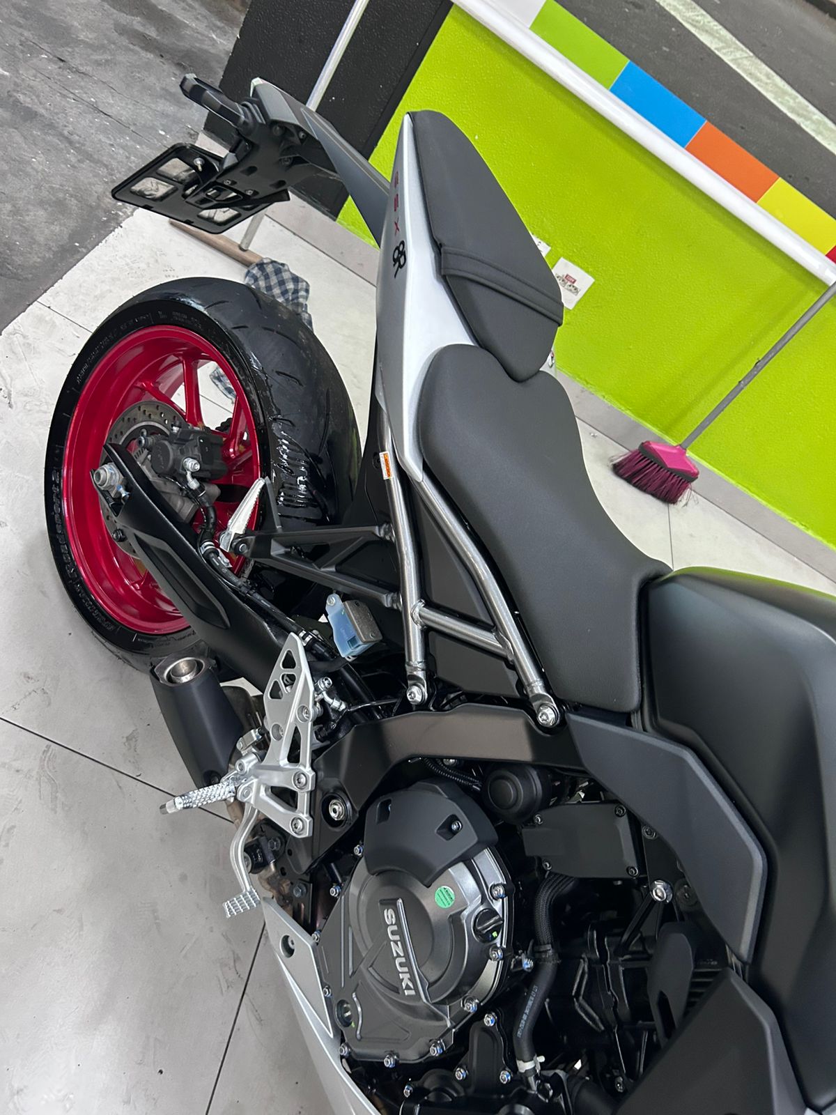 SUZUKI GSX-8R