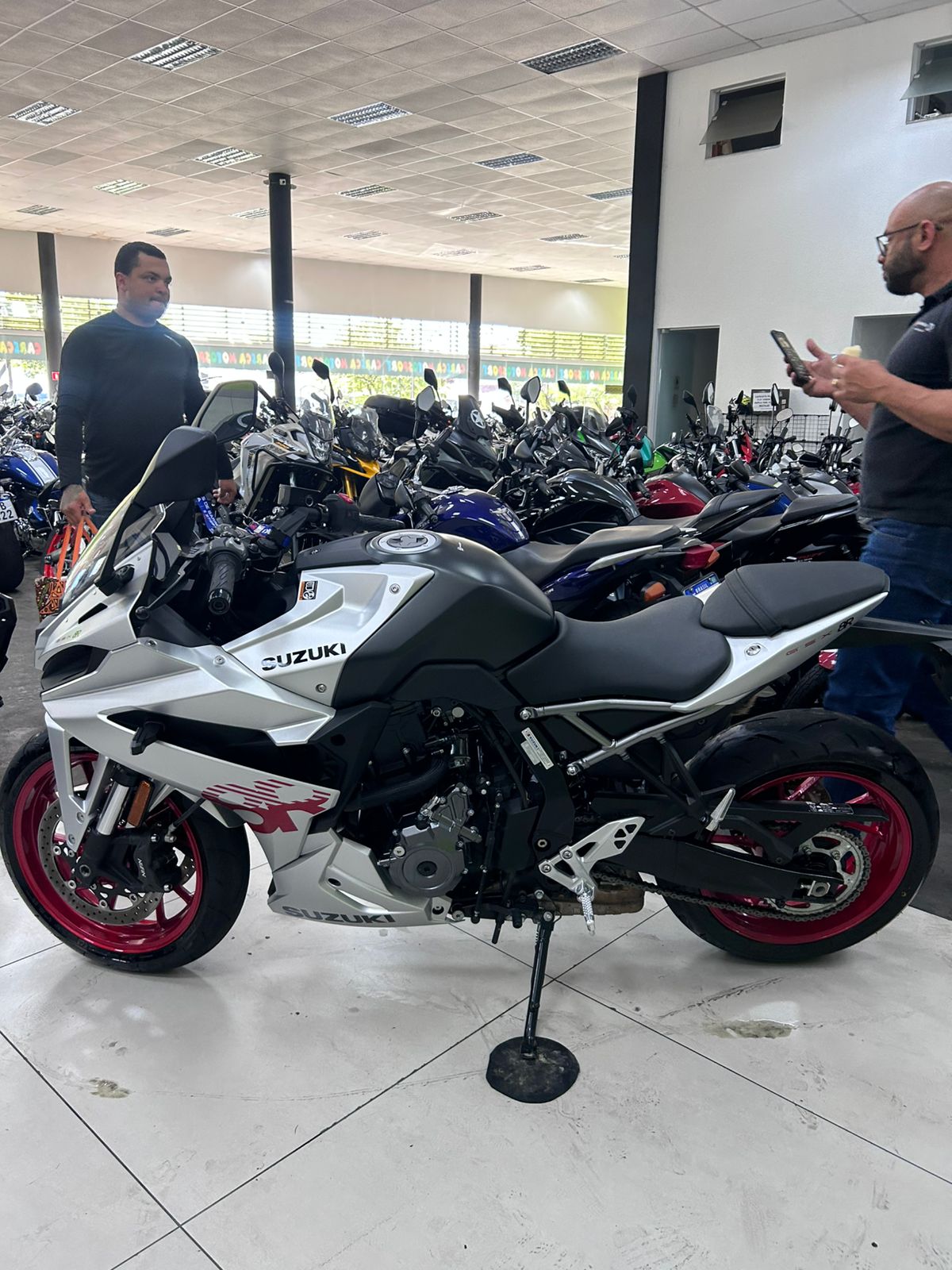 SUZUKI GSX-8R