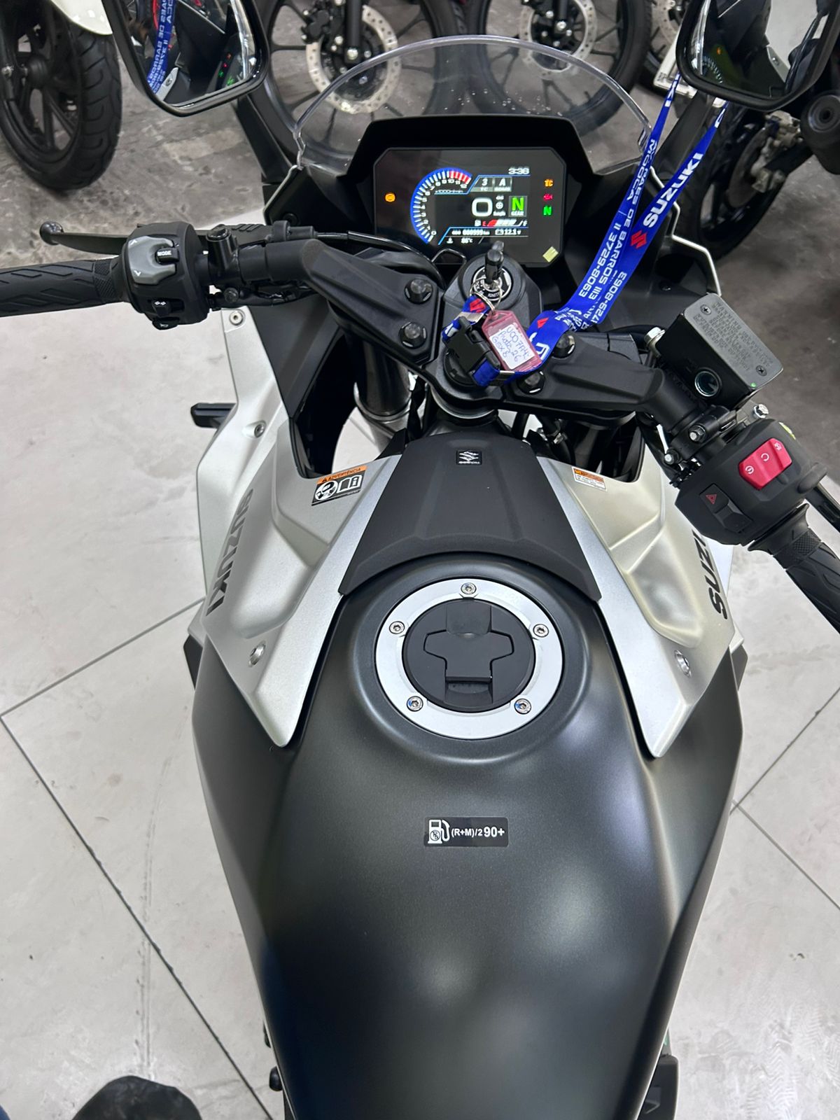 SUZUKI GSX-8R