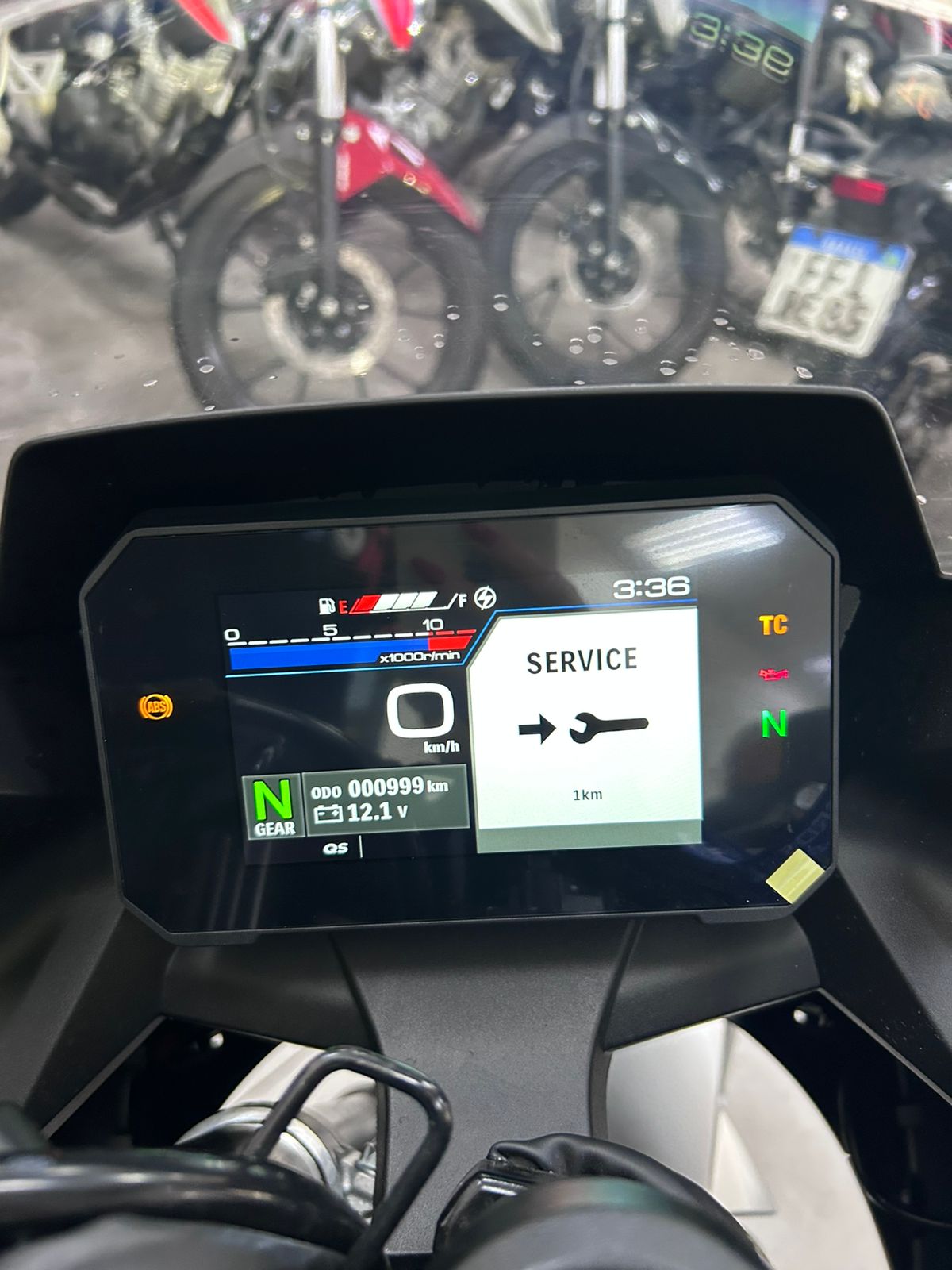 SUZUKI GSX-8R