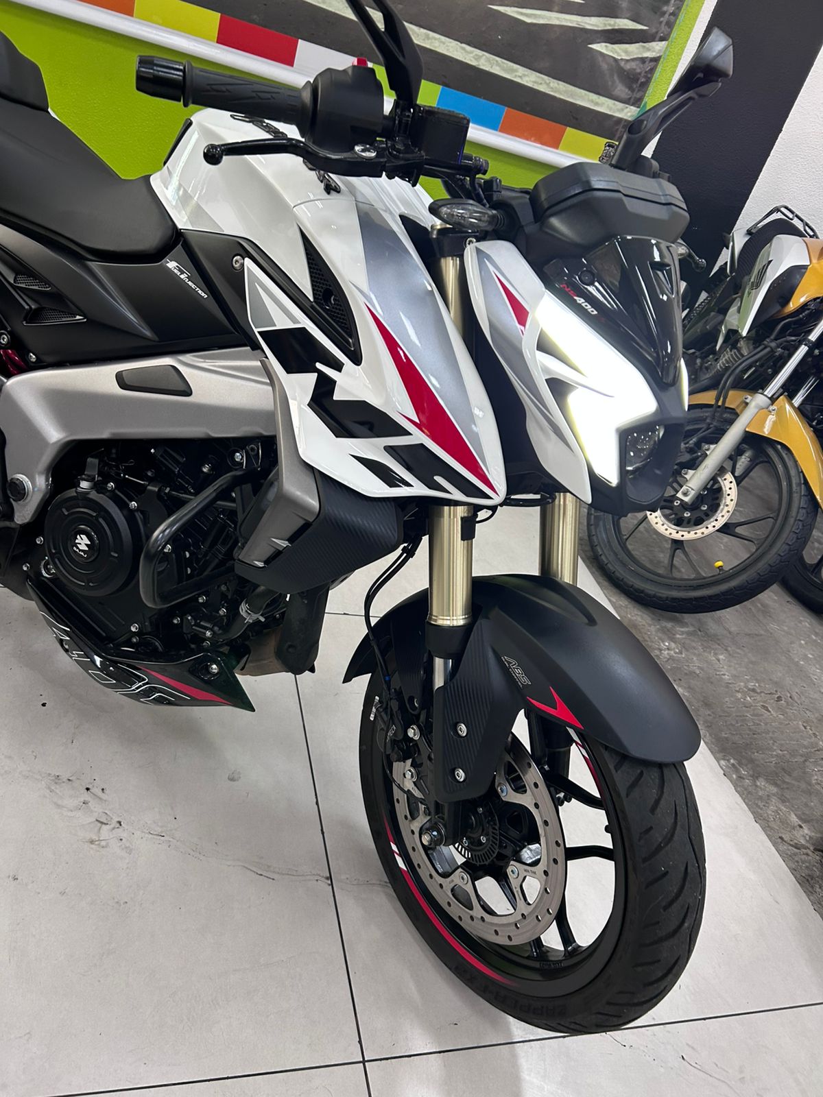BAJAJ DOMINAR NS400Z