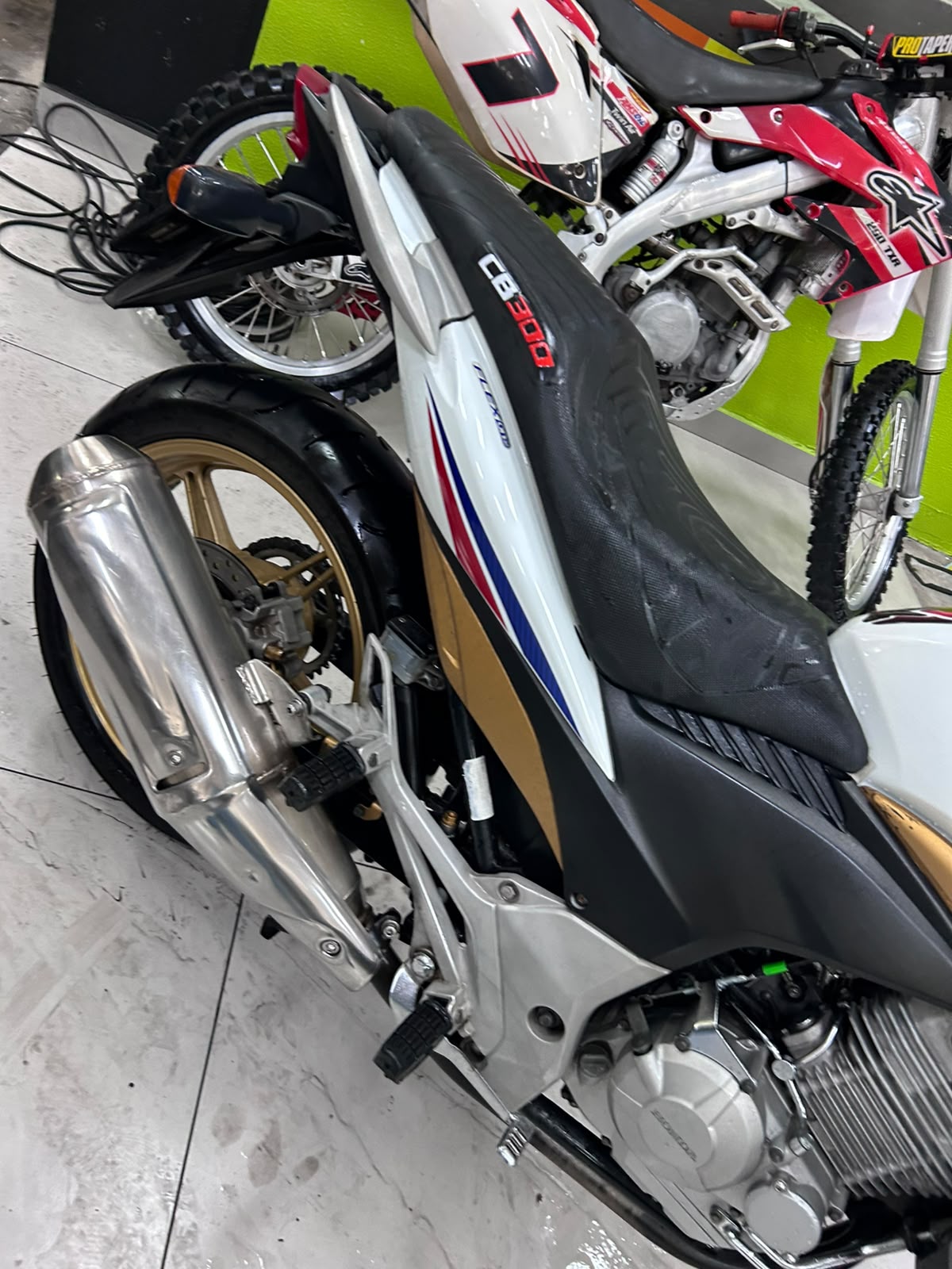 HONDA CB 300R