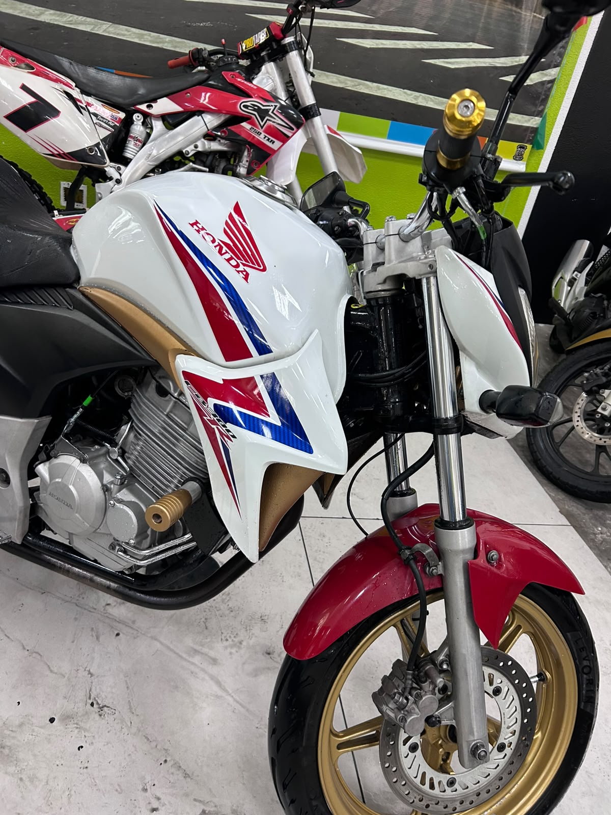 HONDA CB 300R