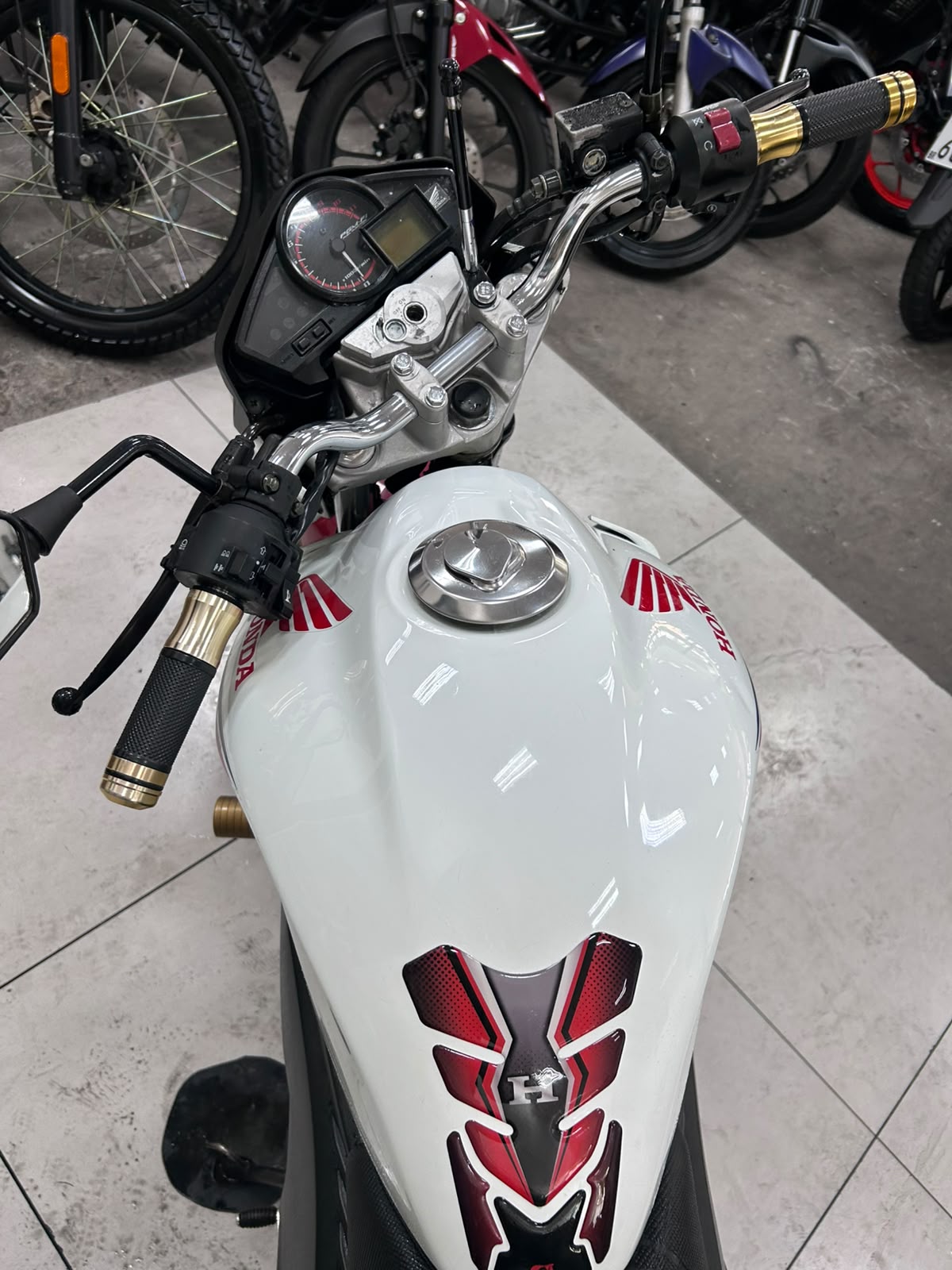 HONDA CB 300R