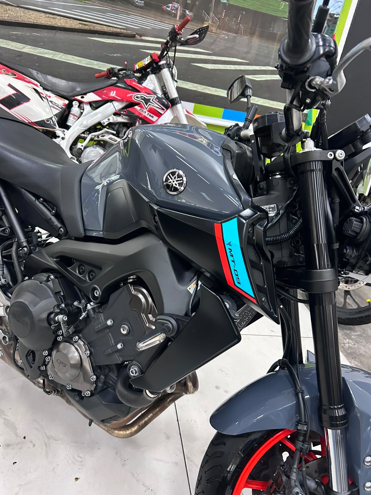 YAMAHA MT-09