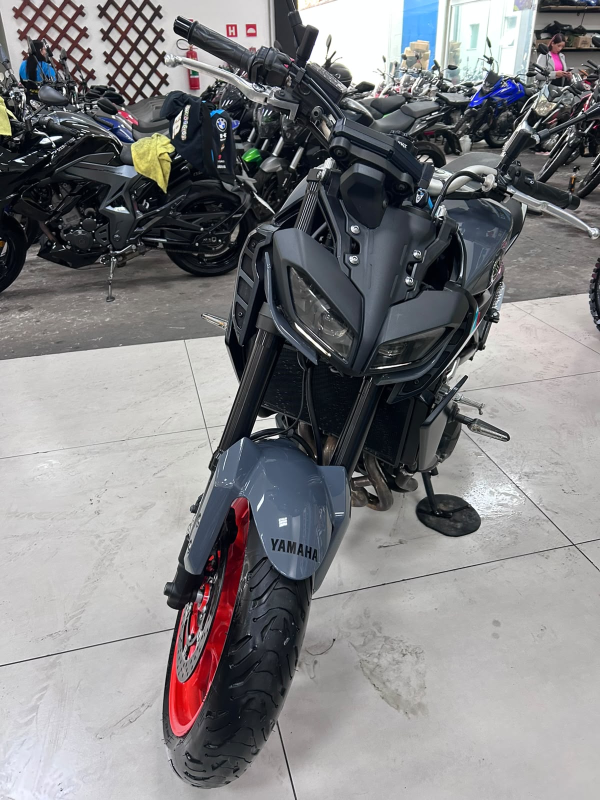 YAMAHA MT-09