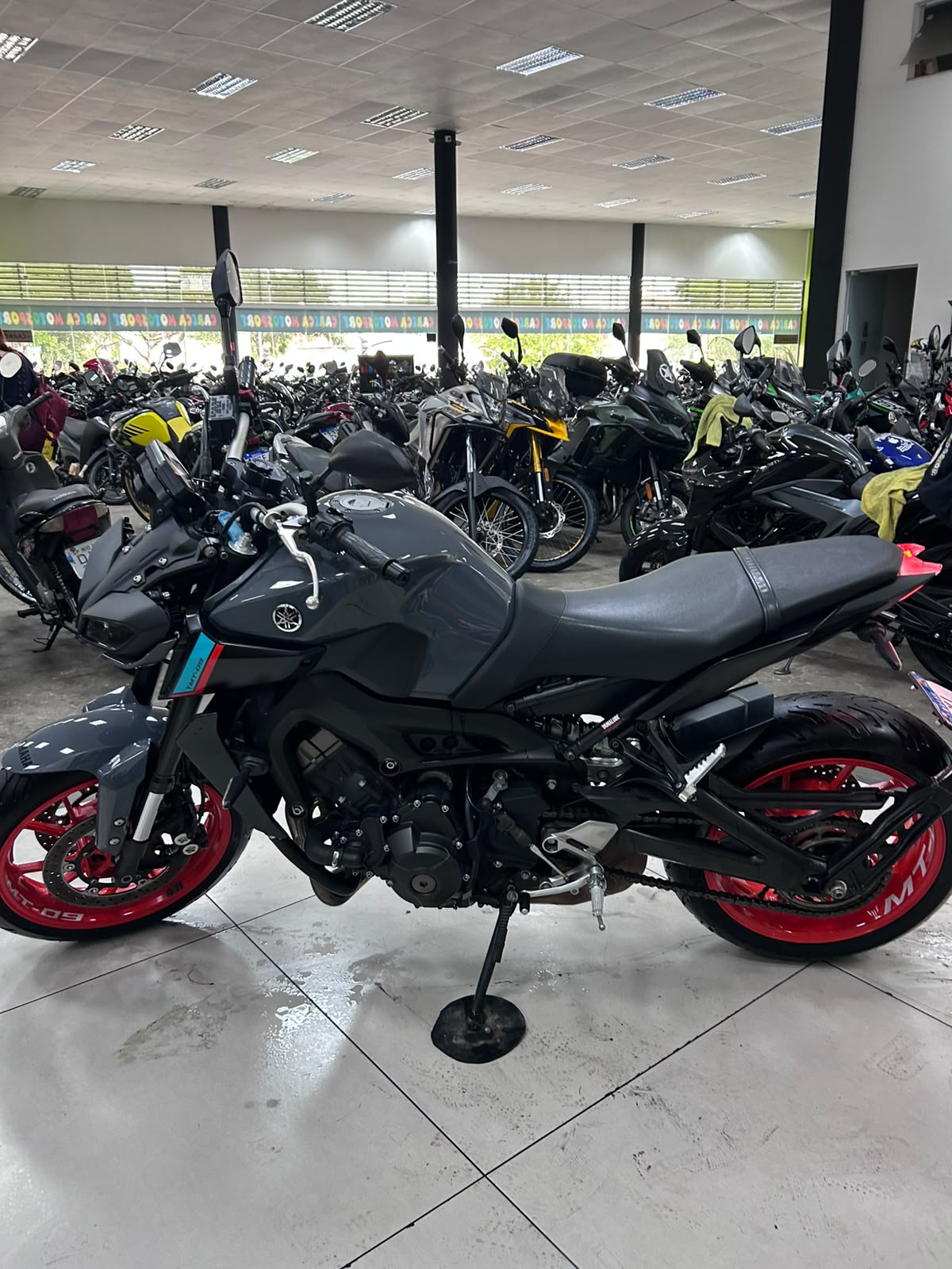 YAMAHA MT-09