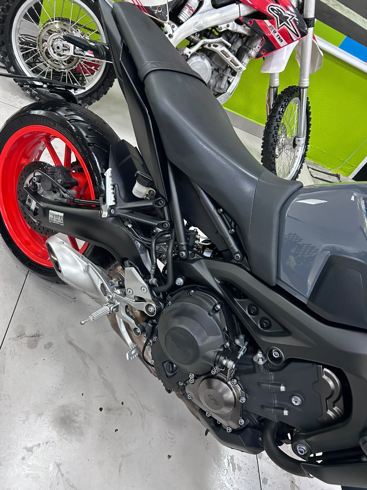 YAMAHA MT-09