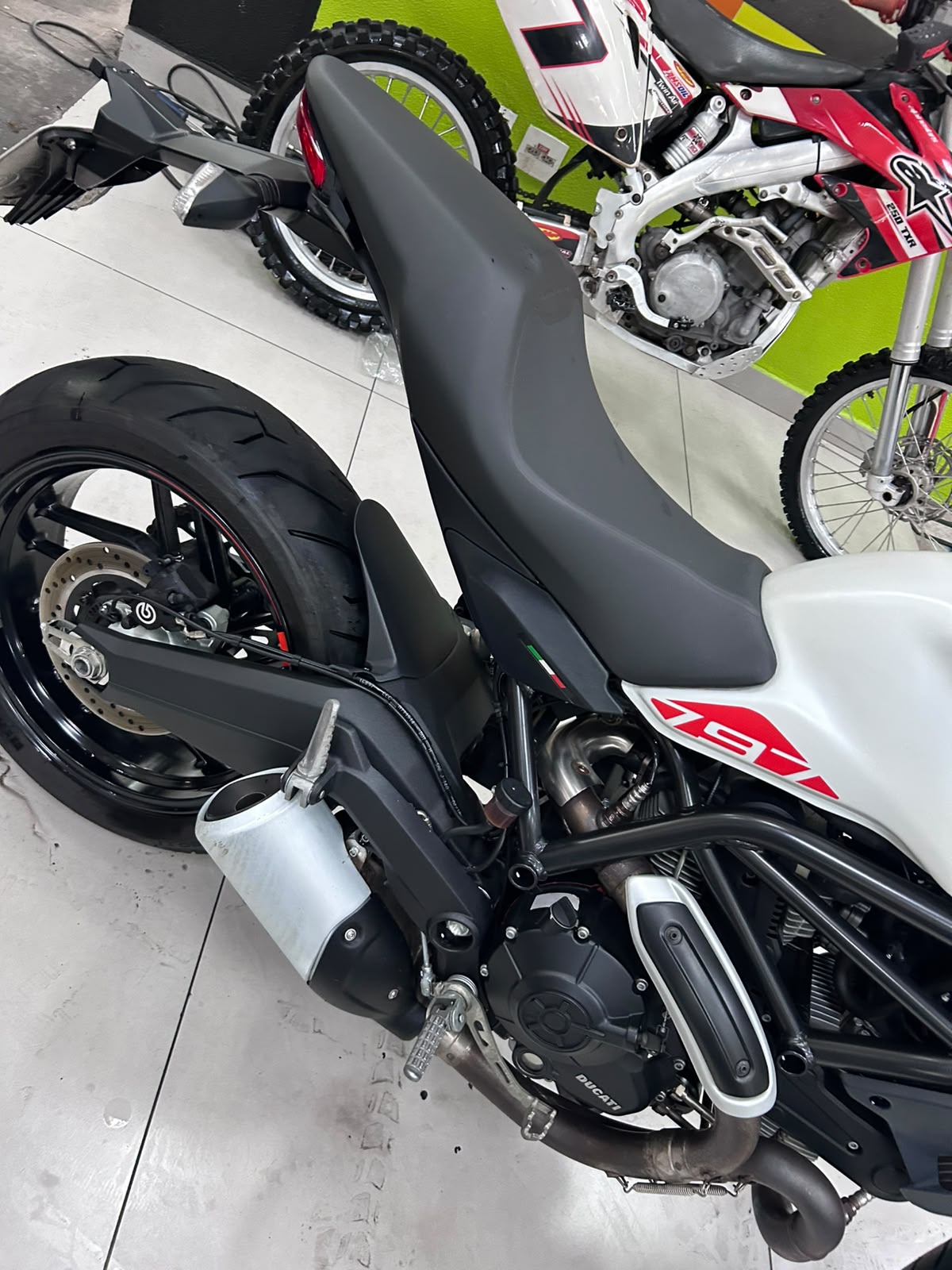 DUCATI MONSTER 797