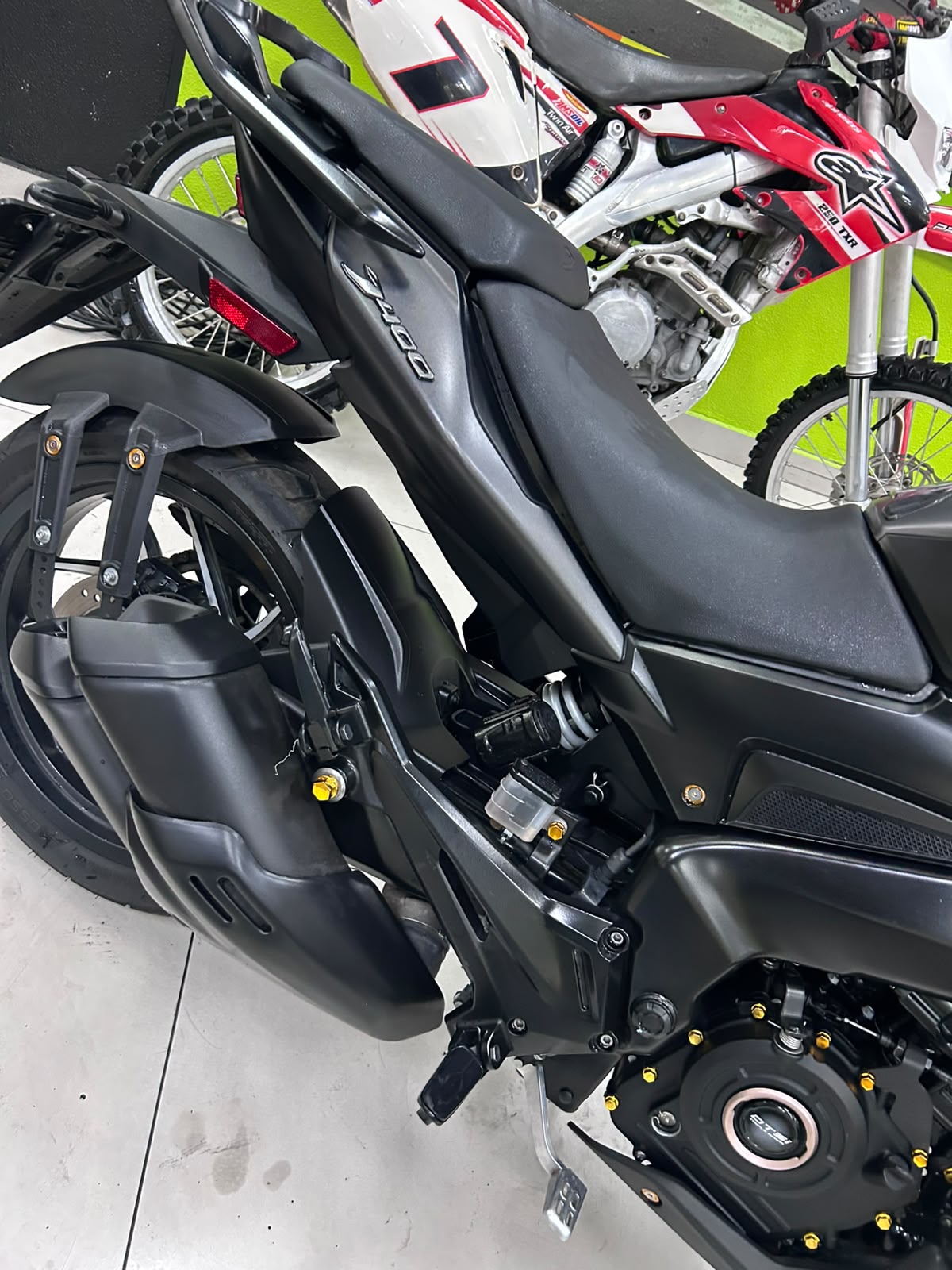 BAJAJ DOMINAR 400