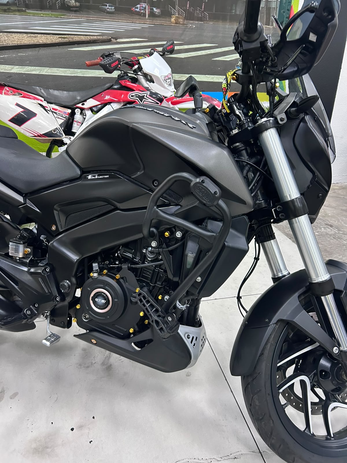 BAJAJ DOMINAR 400