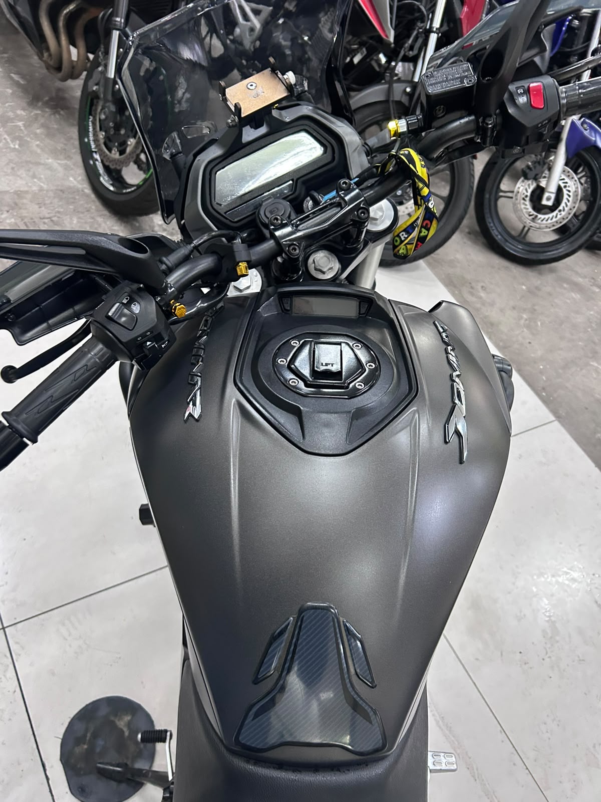 BAJAJ DOMINAR 400