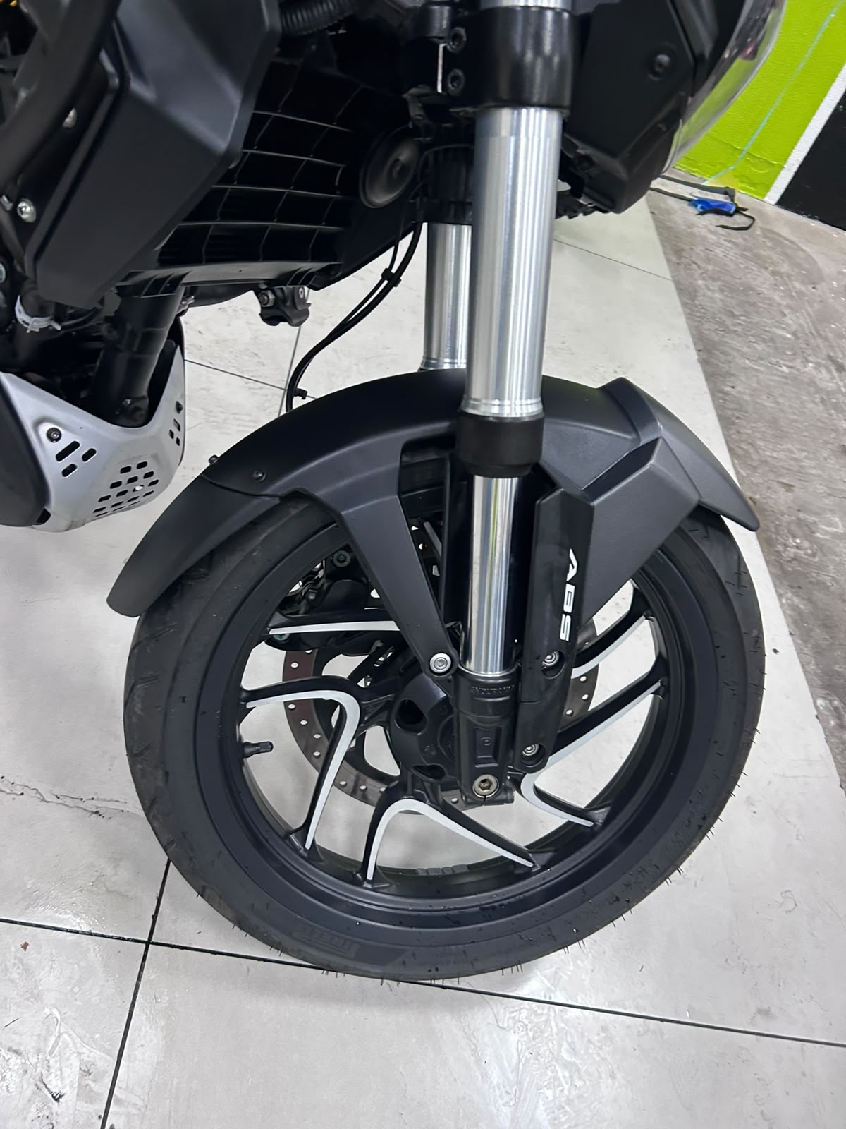 BAJAJ DOMINAR 400