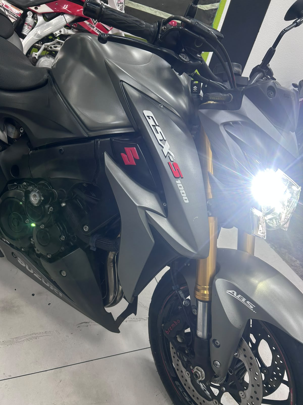 SUZUKI GSX S1000 ABS
