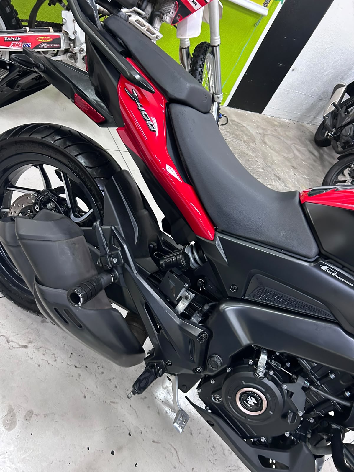 BAJAJ DOMINAR 400