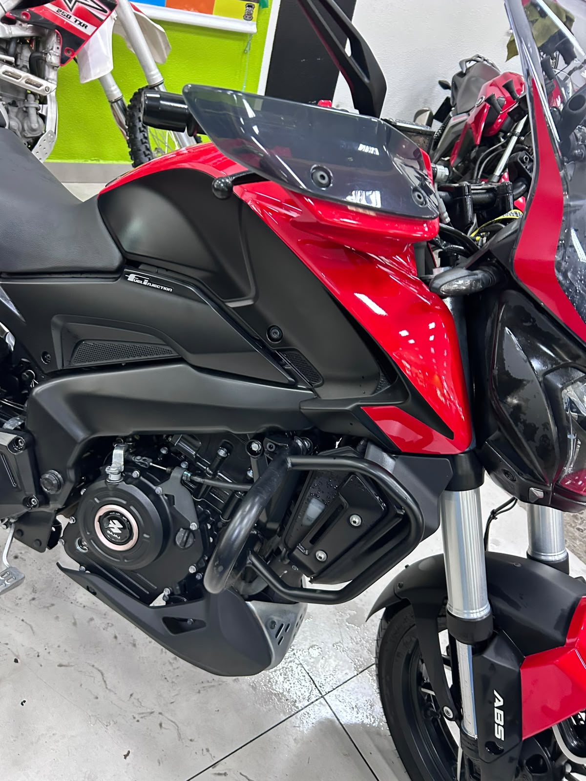 BAJAJ DOMINAR 400
