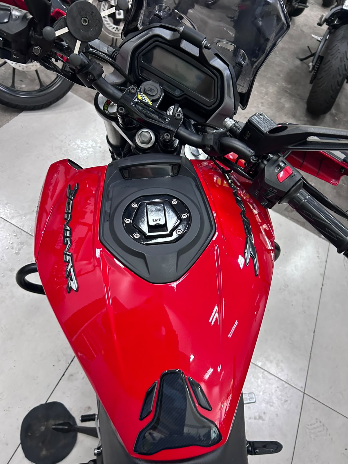 BAJAJ DOMINAR 400