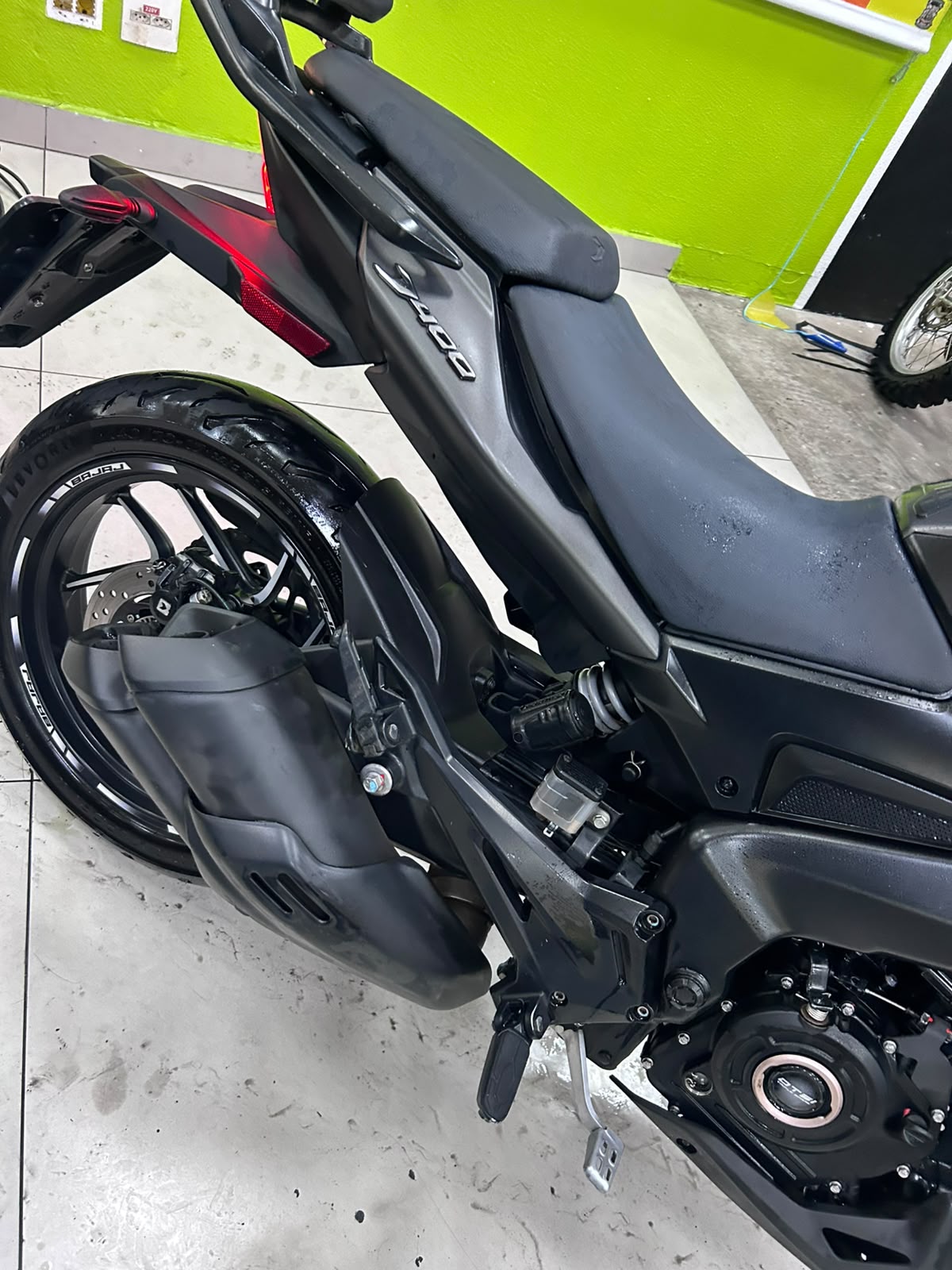 BAJAJ DOMINAR 400
