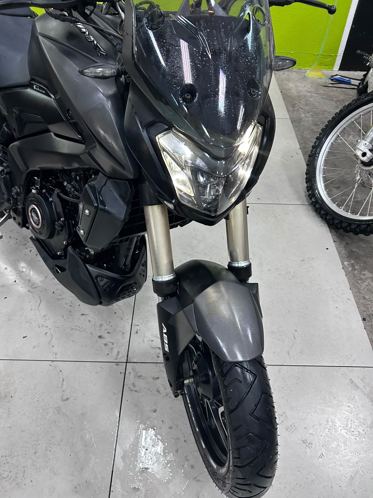 BAJAJ DOMINAR 400