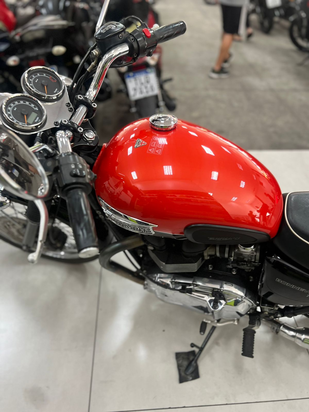 TRIUMPH BONNEVILLE T 100 865