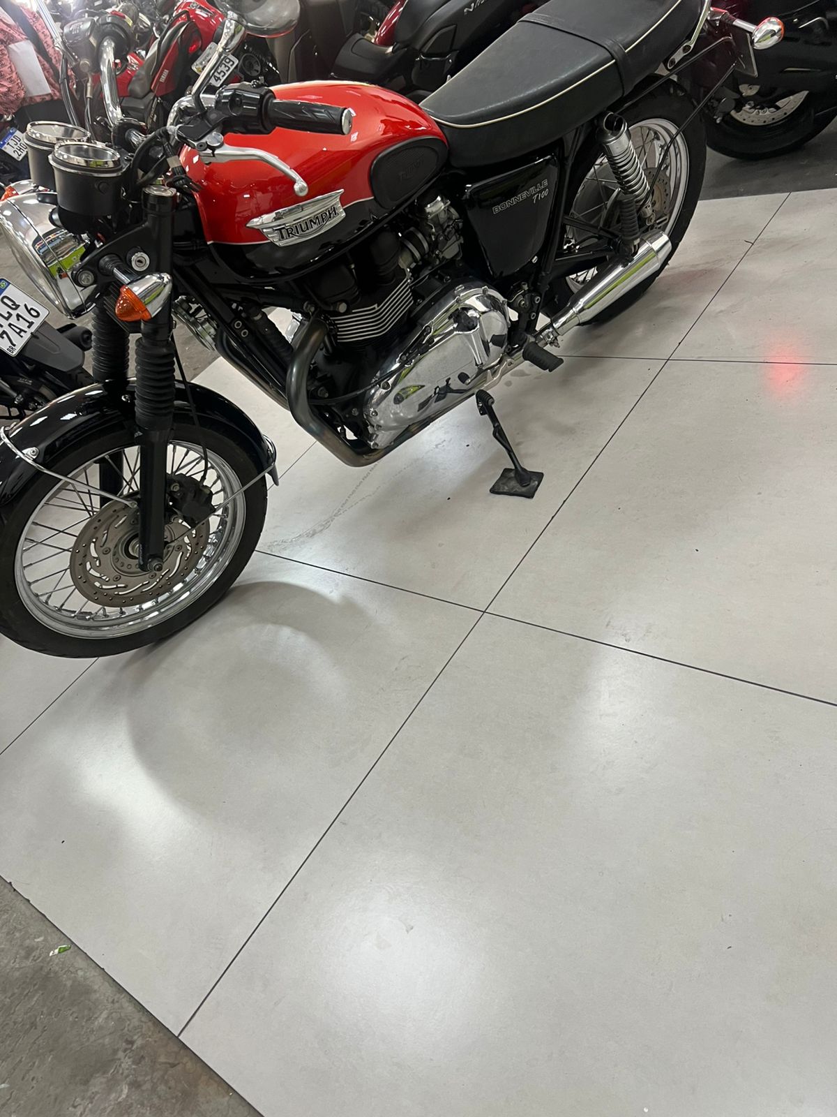 TRIUMPH BONNEVILLE T 100 865