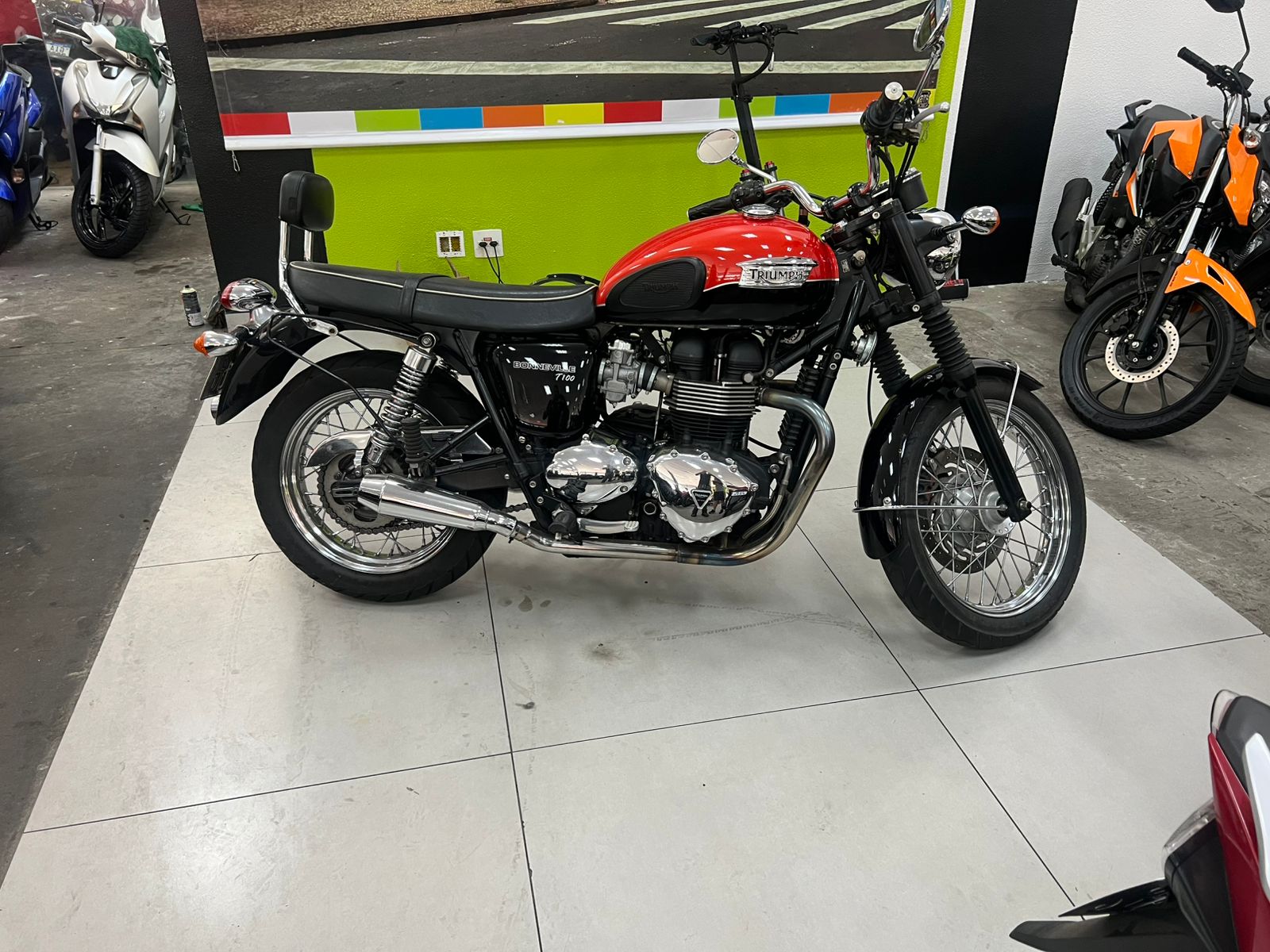 TRIUMPH BONNEVILLE T 100 865