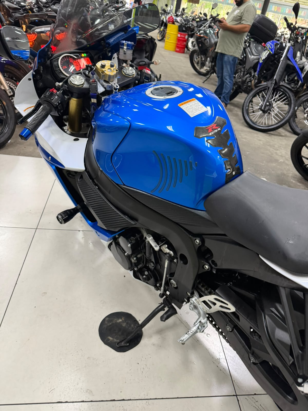 SUZUKI GSX R750