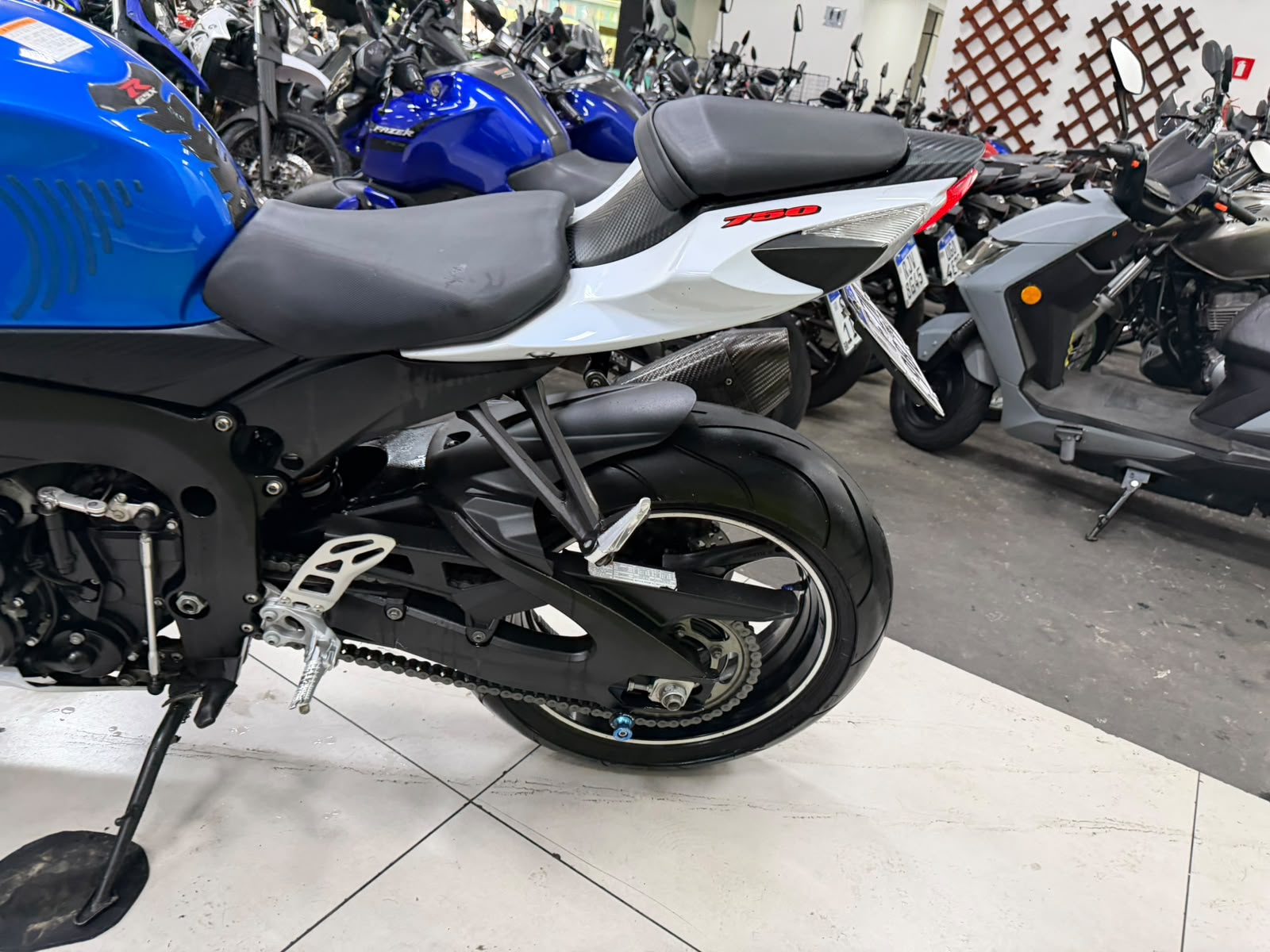 SUZUKI GSX R750