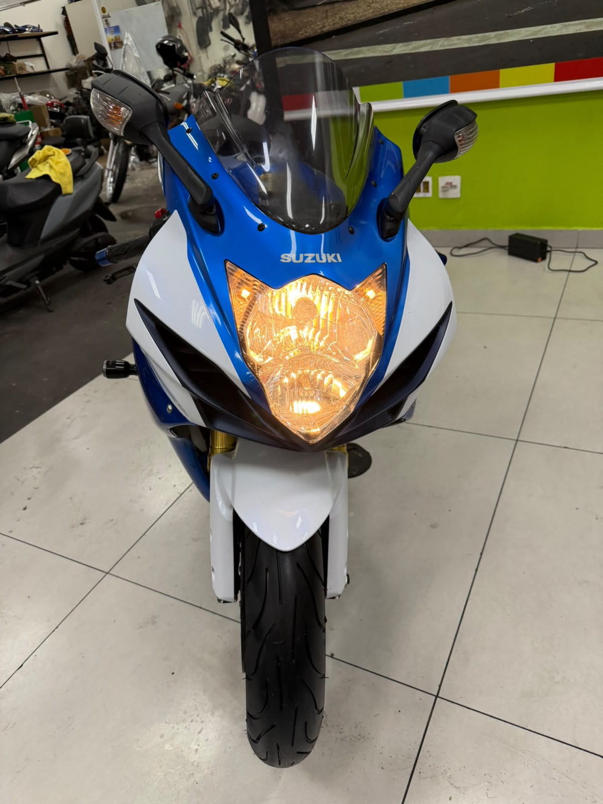 SUZUKI GSX R750