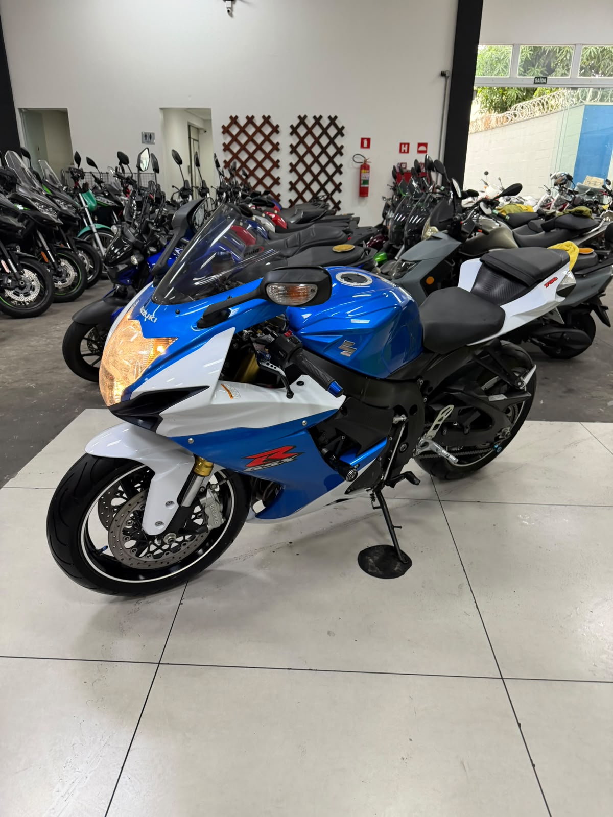 SUZUKI GSX R750