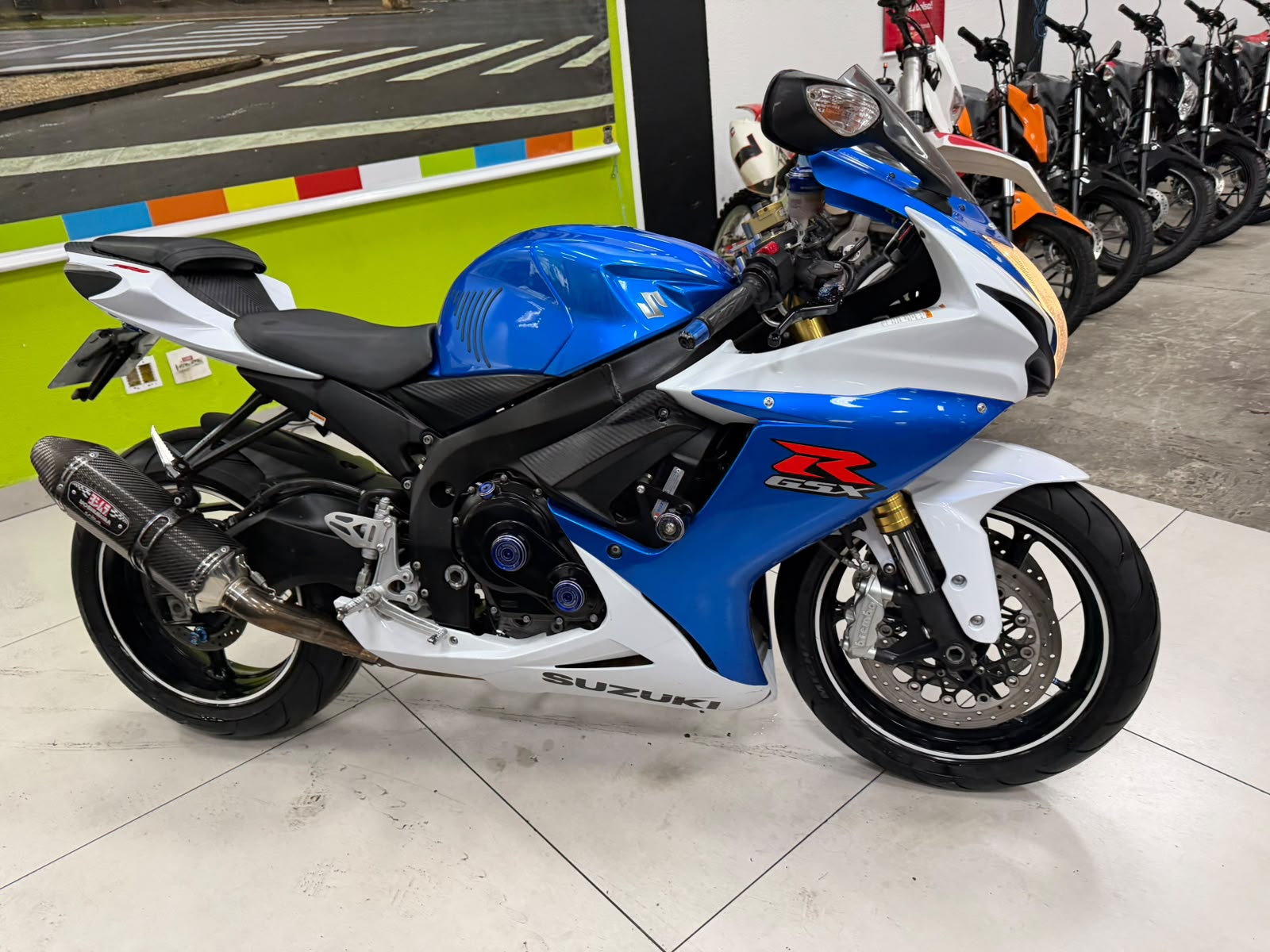 SUZUKI GSX R750