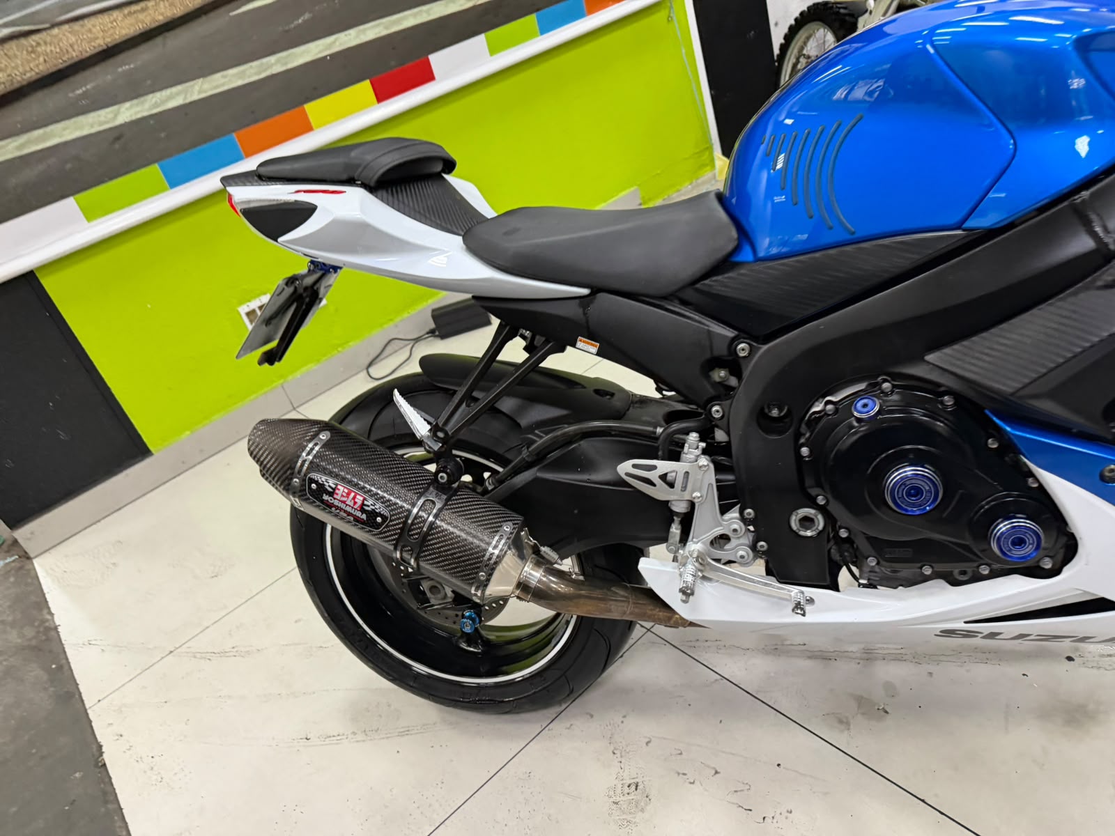 SUZUKI GSX R750