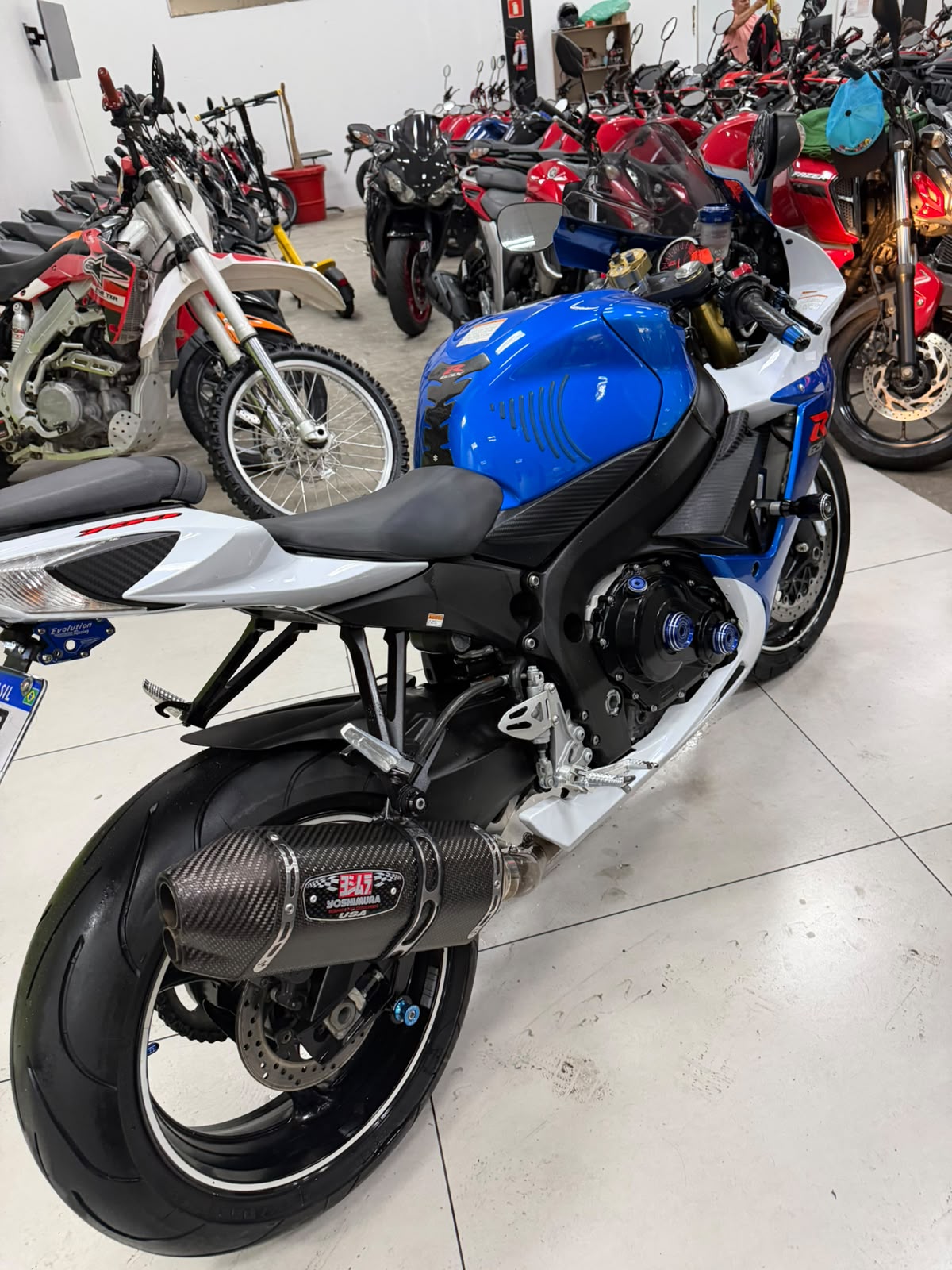 SUZUKI GSX R750