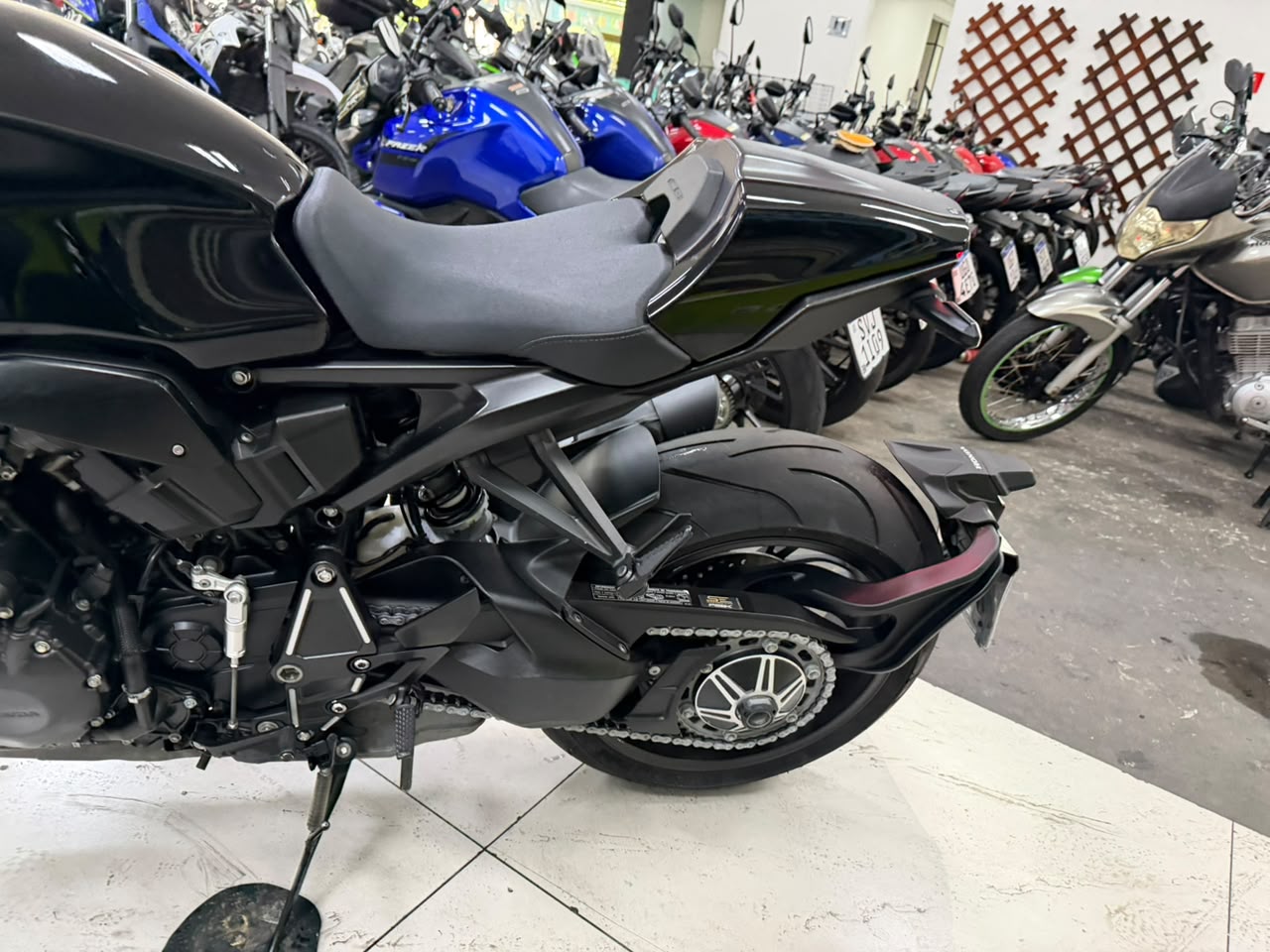 HONDA CB 1000R
