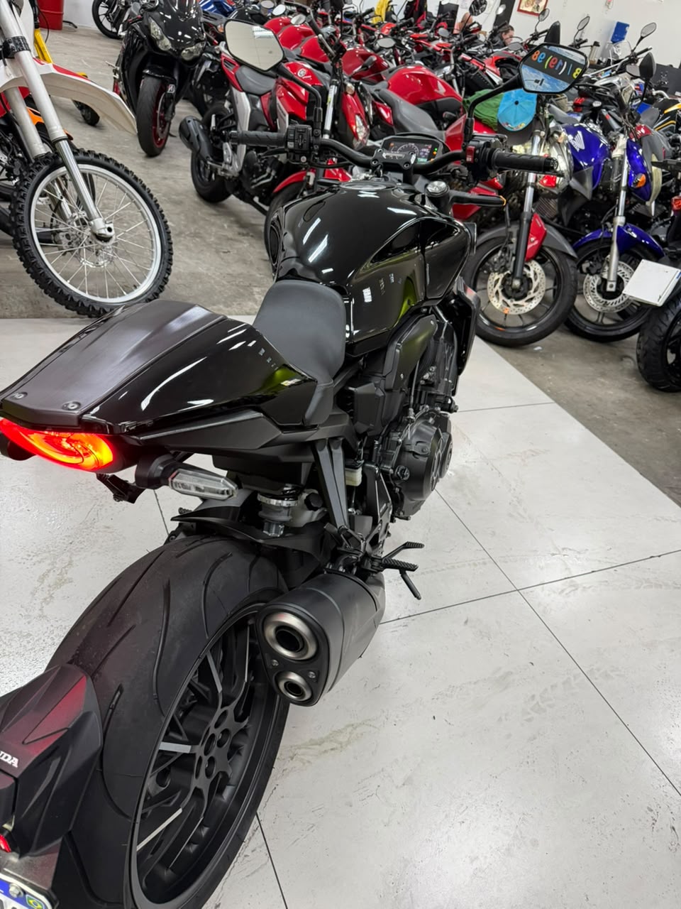 HONDA CB 1000R