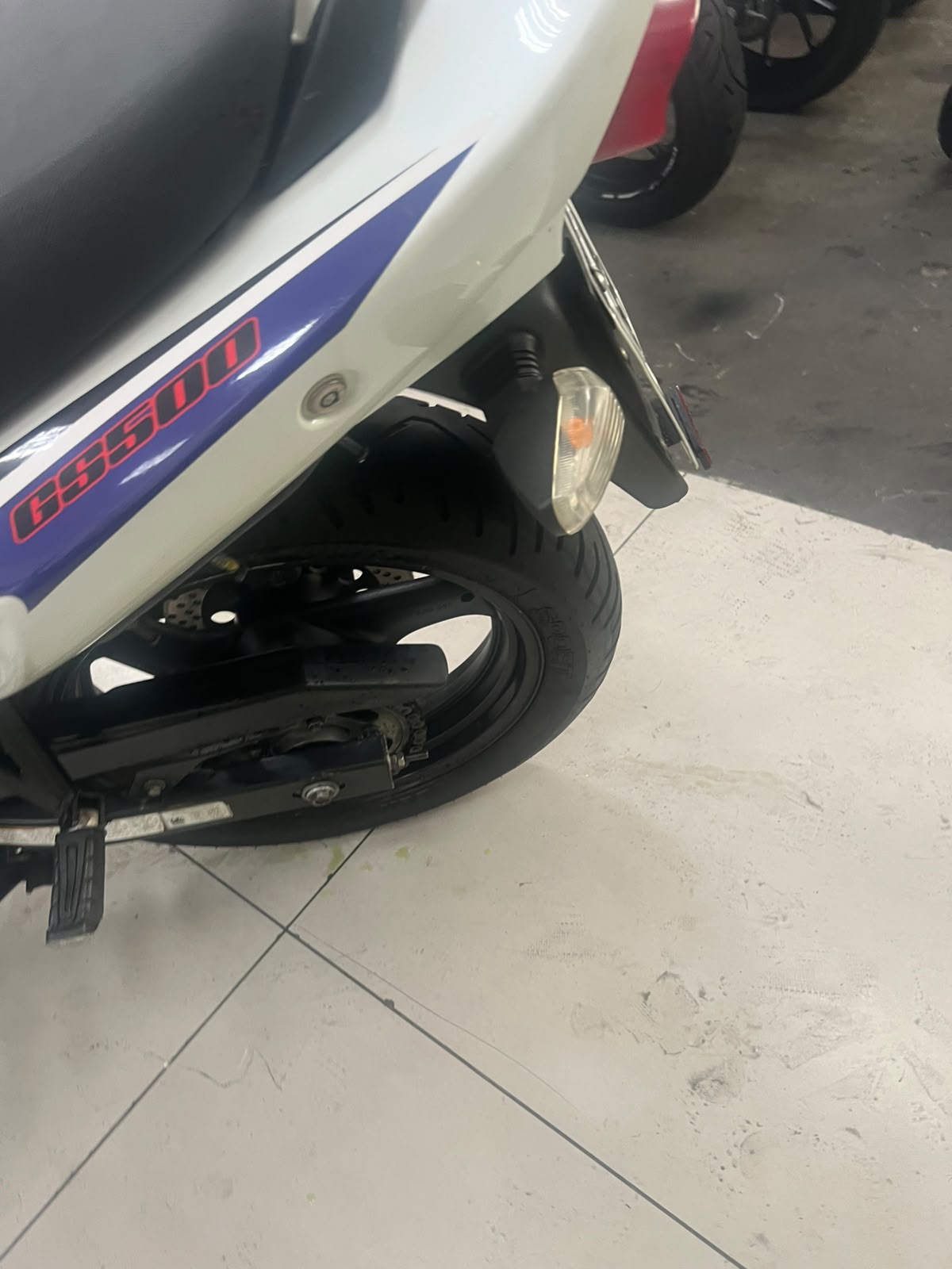 SUZUKI GS 500E