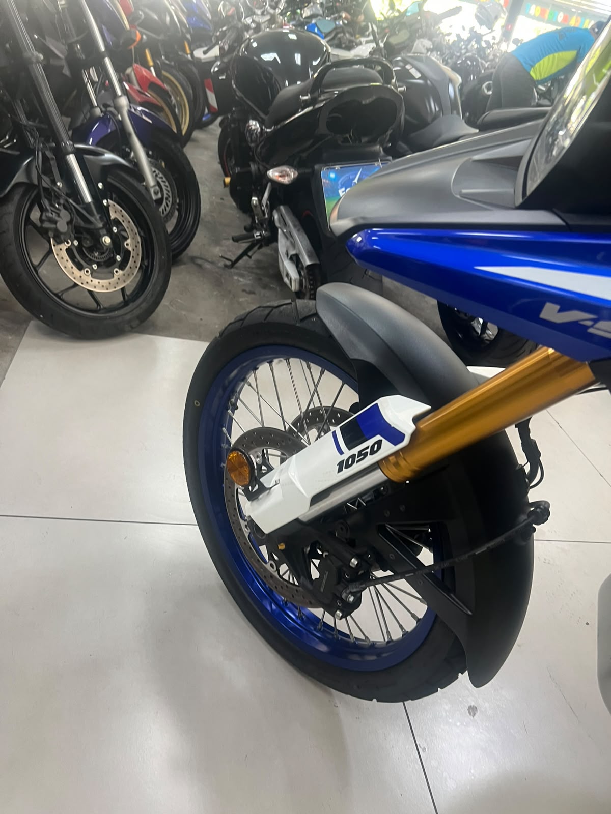 SUZUKI V STROM 1050