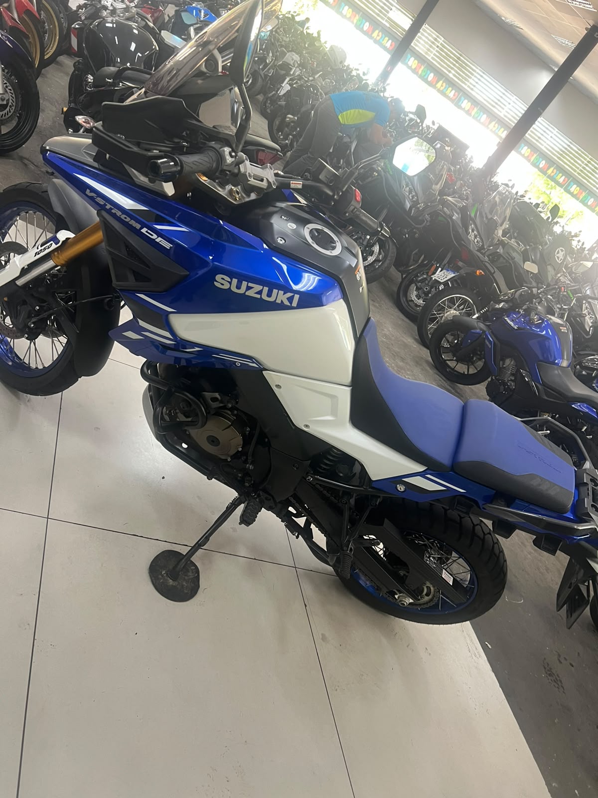 SUZUKI V STROM 1050
